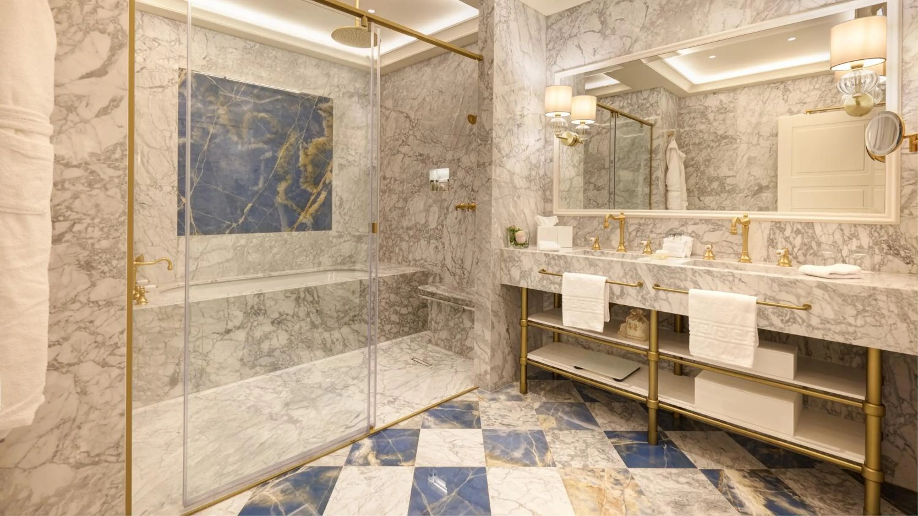 Bathroom in Hotel Palazzo Giovanelli e Gran Canal