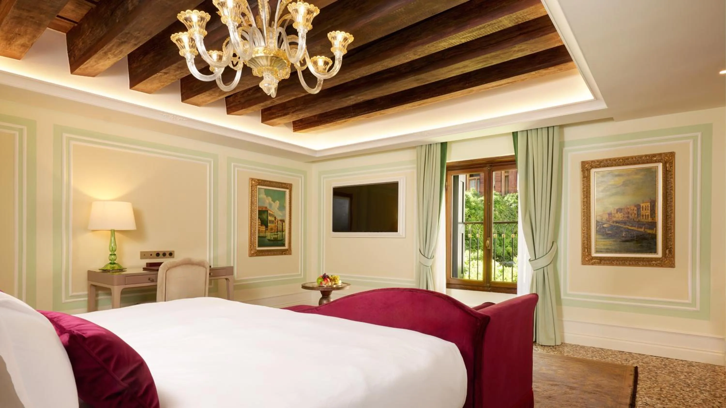 Photo of the whole room, Bed in Hotel Palazzo Giovanelli e Gran Canal