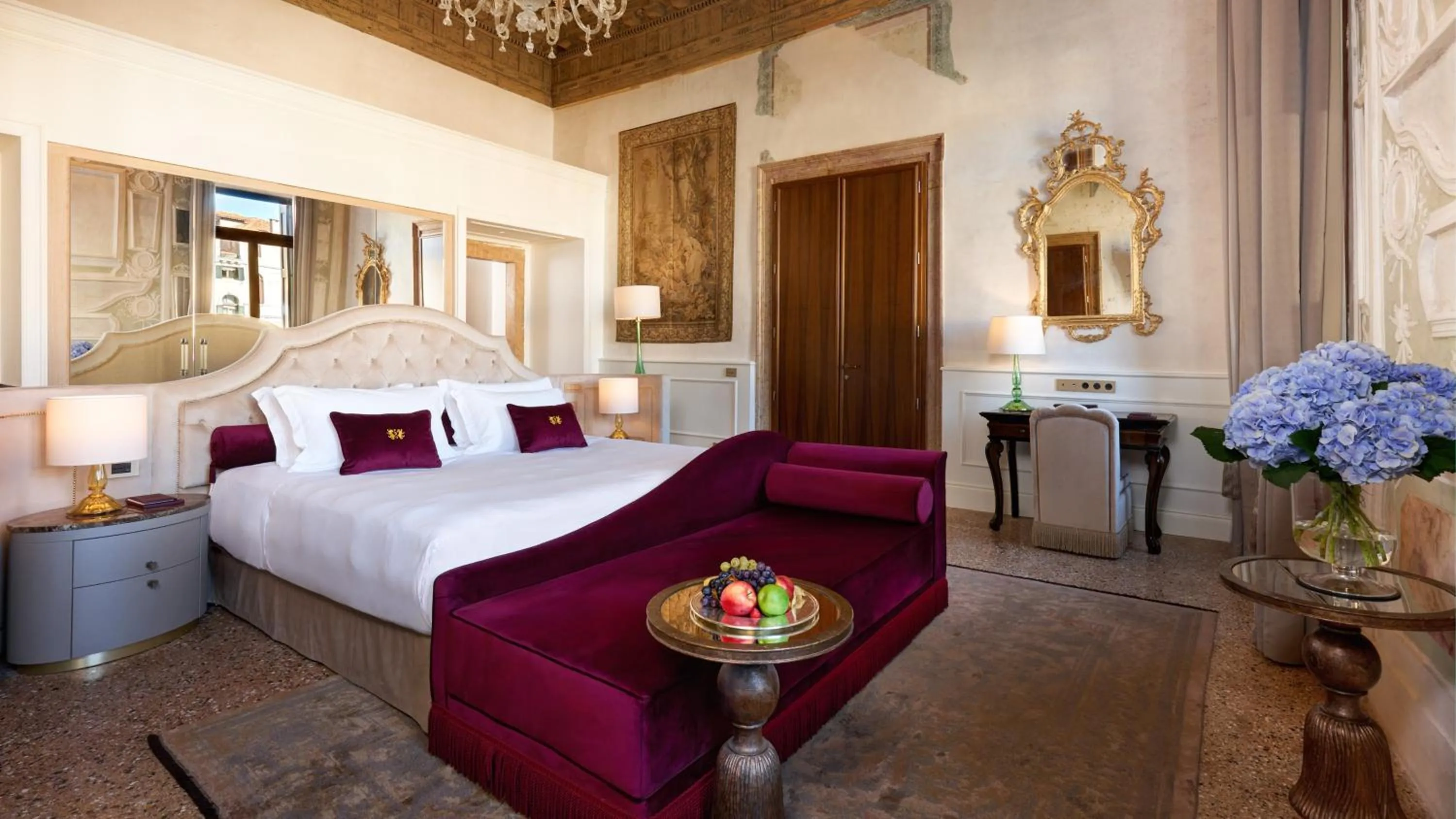 Photo of the whole room, Bed in Hotel Palazzo Giovanelli e Gran Canal