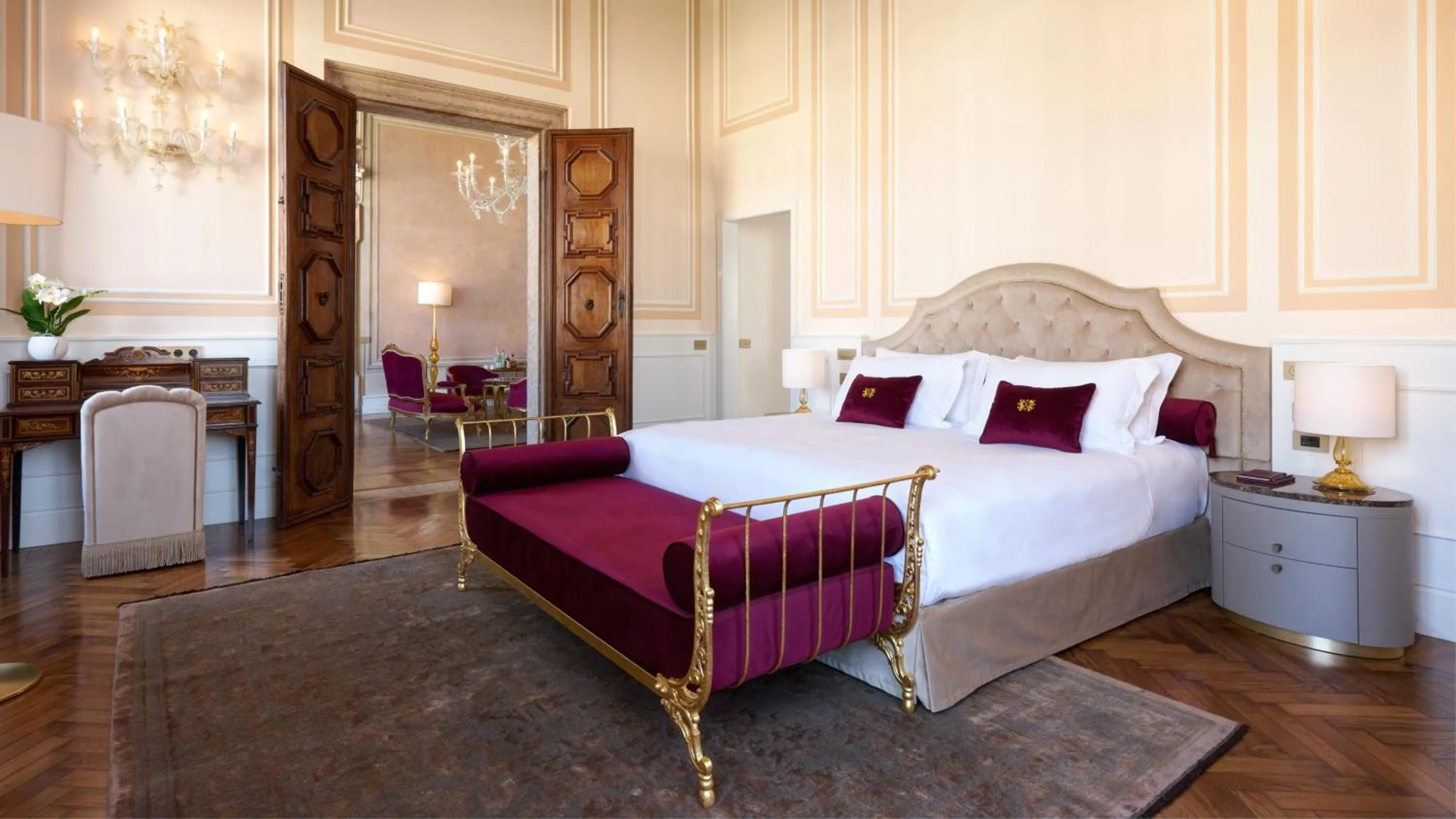 Photo of the whole room, Bed in Hotel Palazzo Giovanelli e Gran Canal