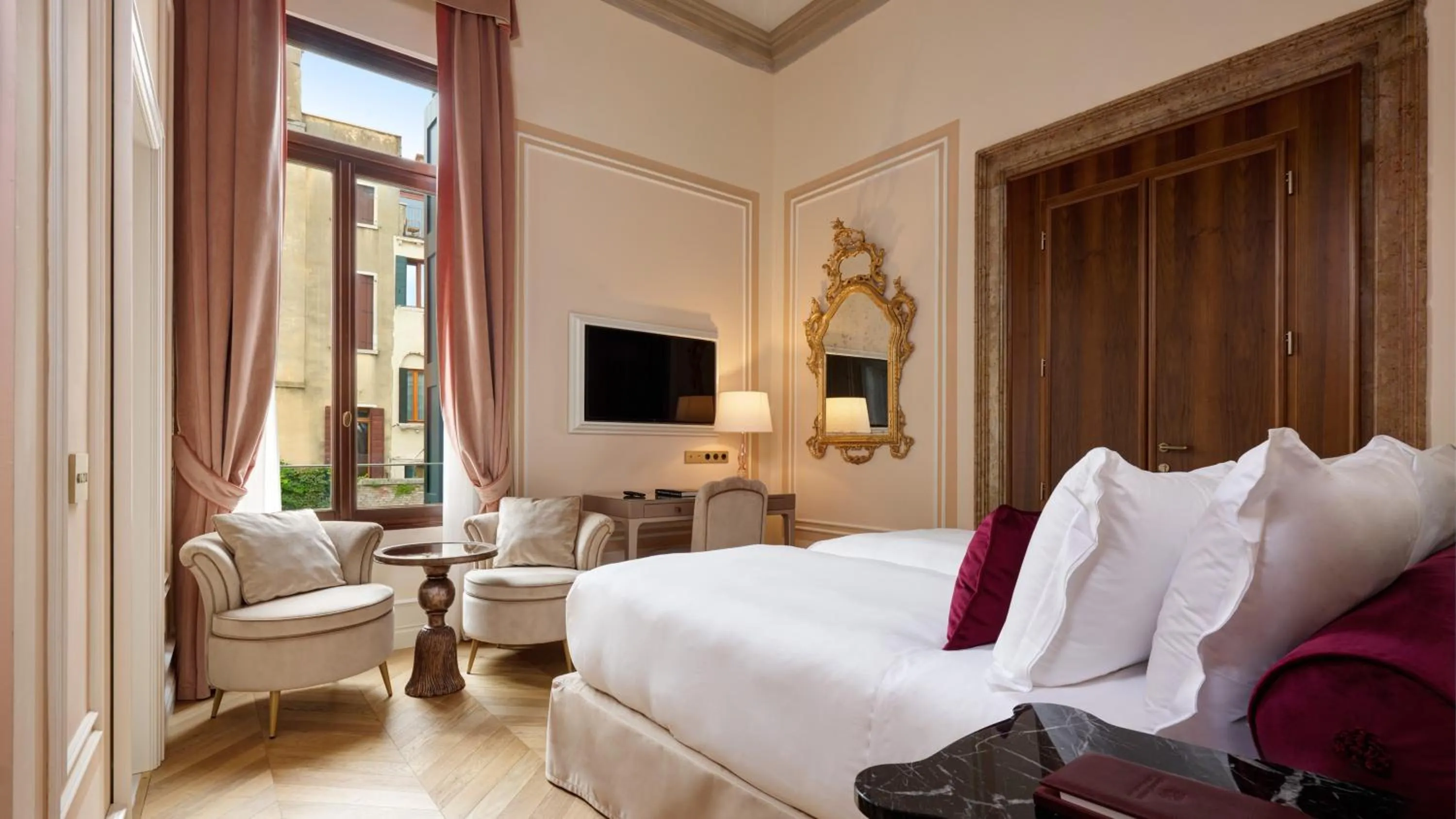 Bedroom in Hotel Palazzo Giovanelli e Gran Canal