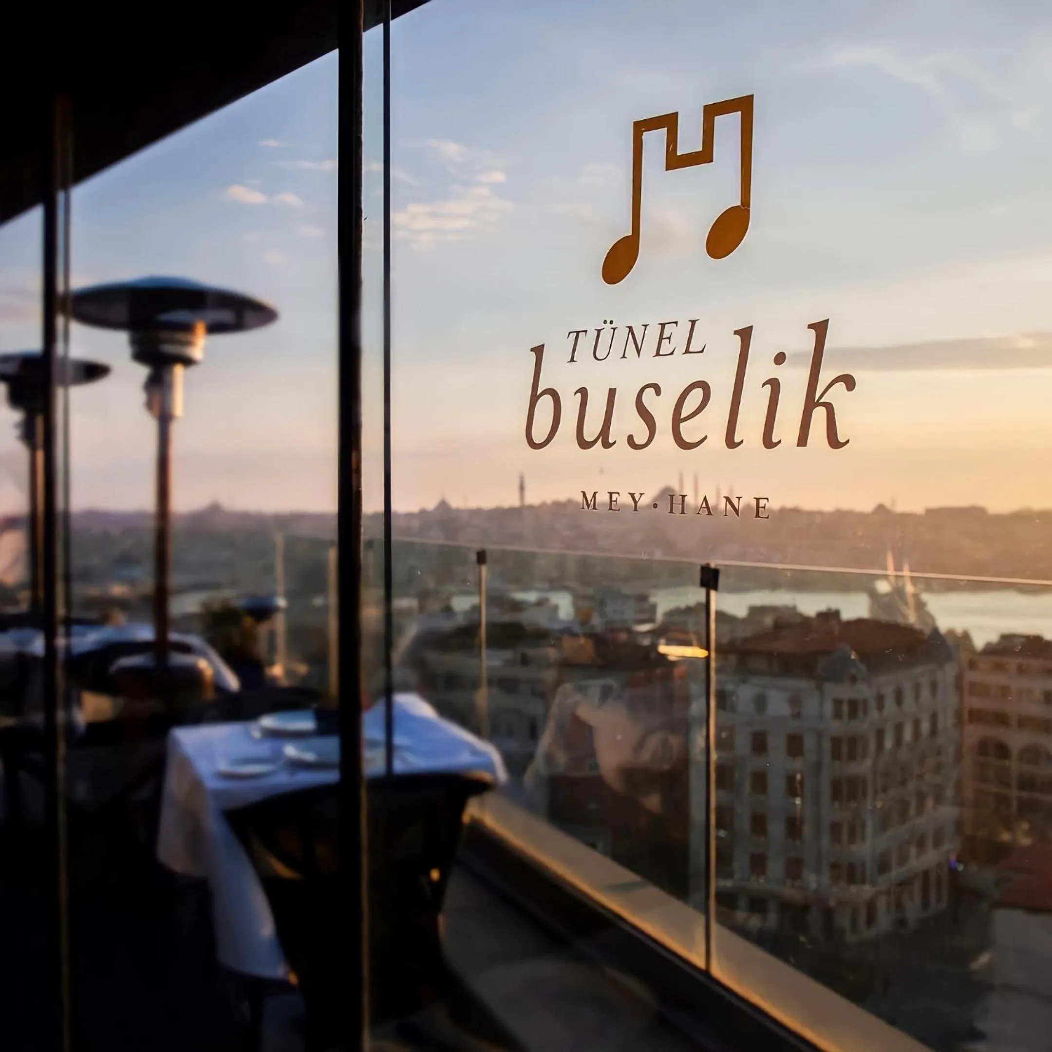 Restaurant/places to eat in Continental Hotel Pera