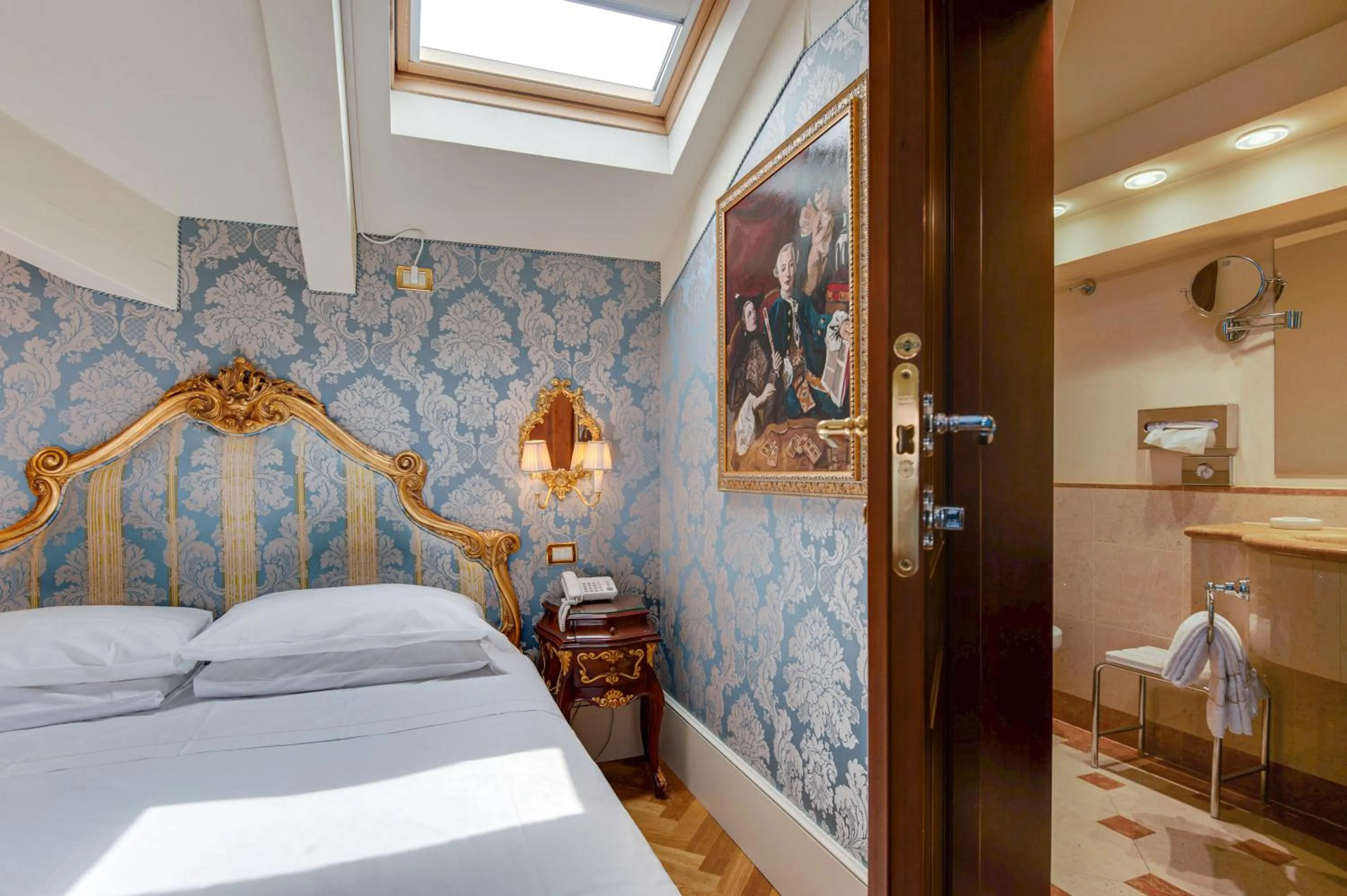 Bedroom, Bed in Canal Grande