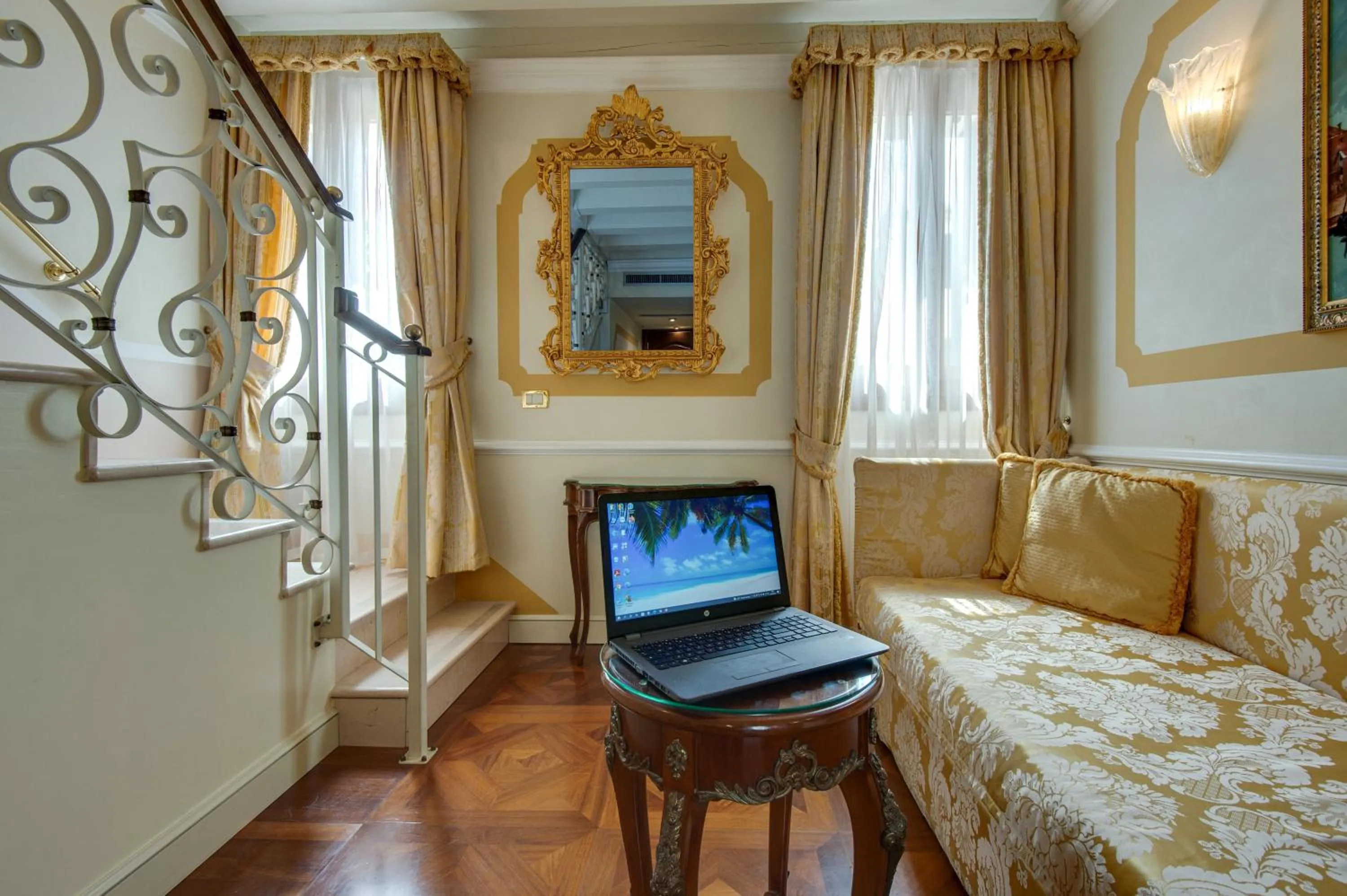 Bedroom, Bed in Canal Grande