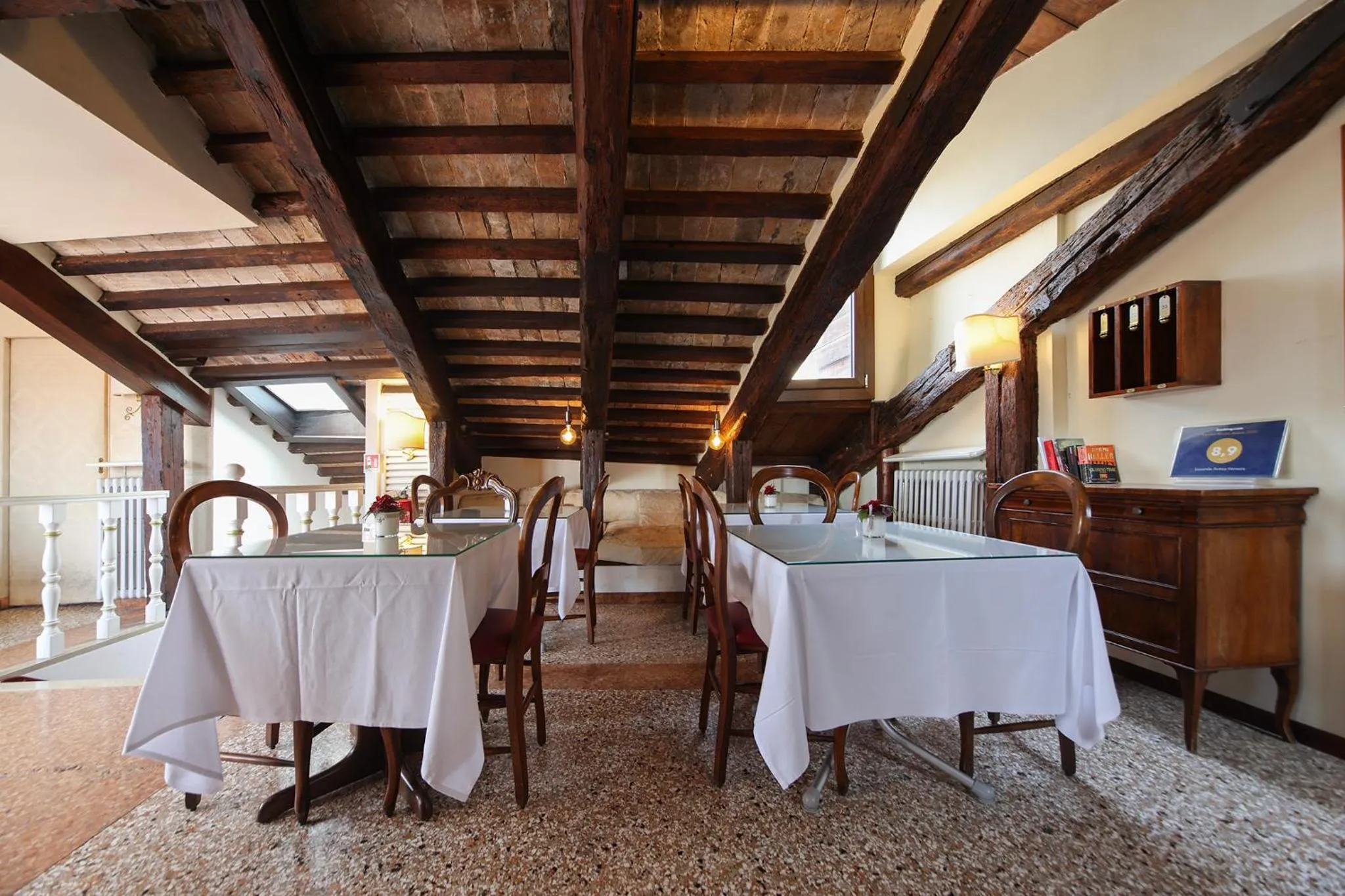 Communal lounge/ TV room in Locanda Antica Venezia