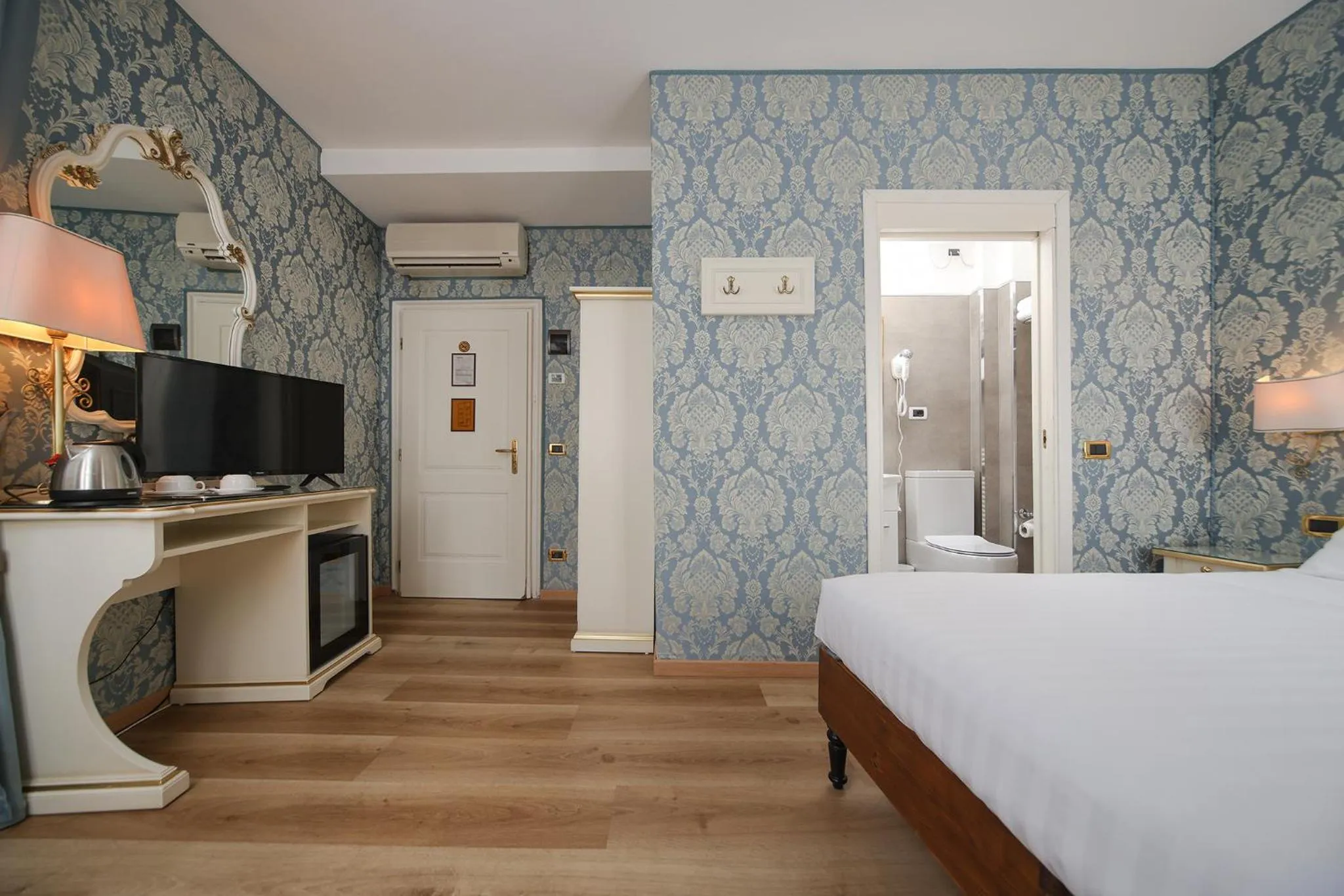 Bedroom, Bed in Locanda Antica Venezia