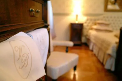 Decorative detail, Bed in Hotel Villa Beccaris