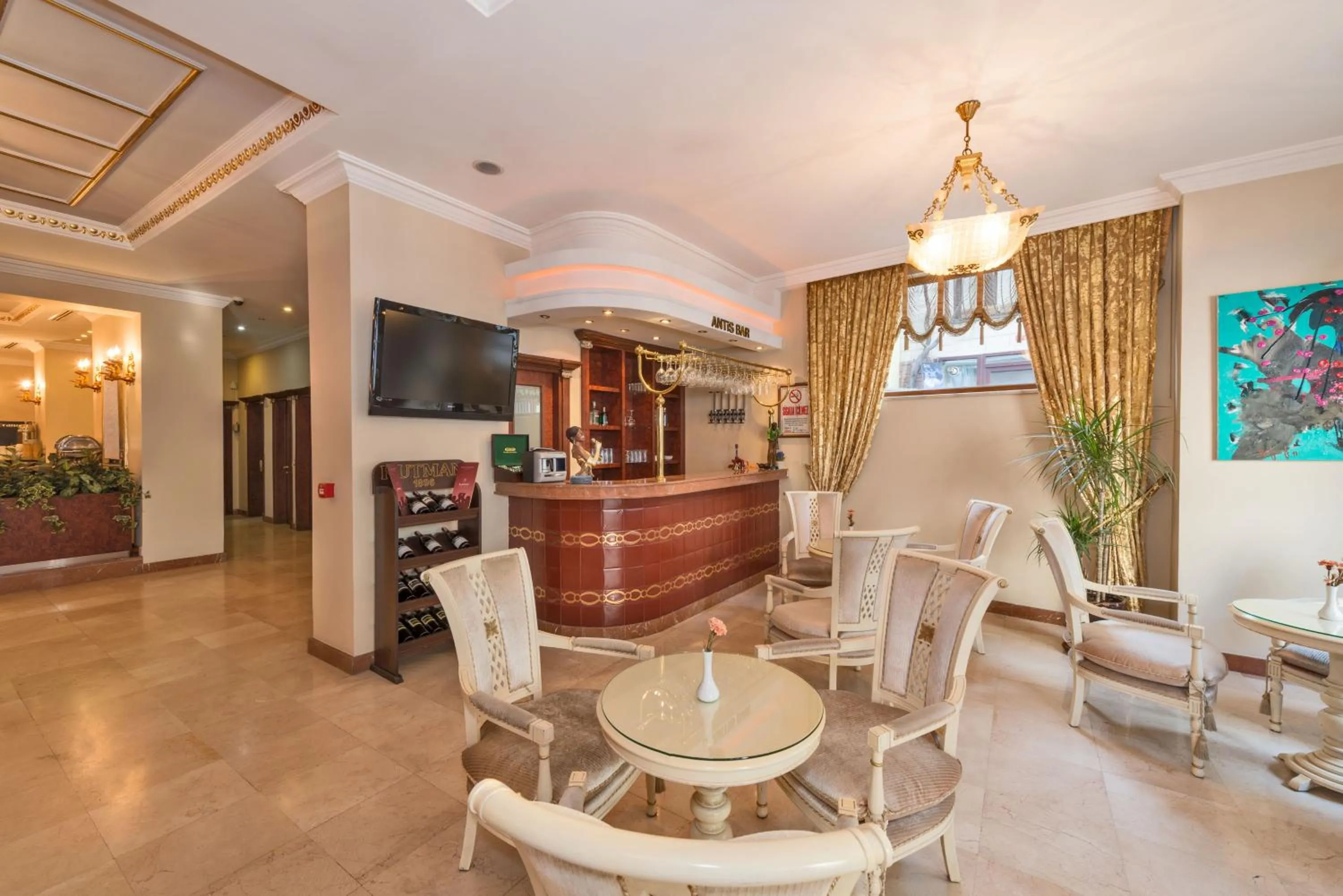 TV and multimedia in Antis Hotel-Special Category