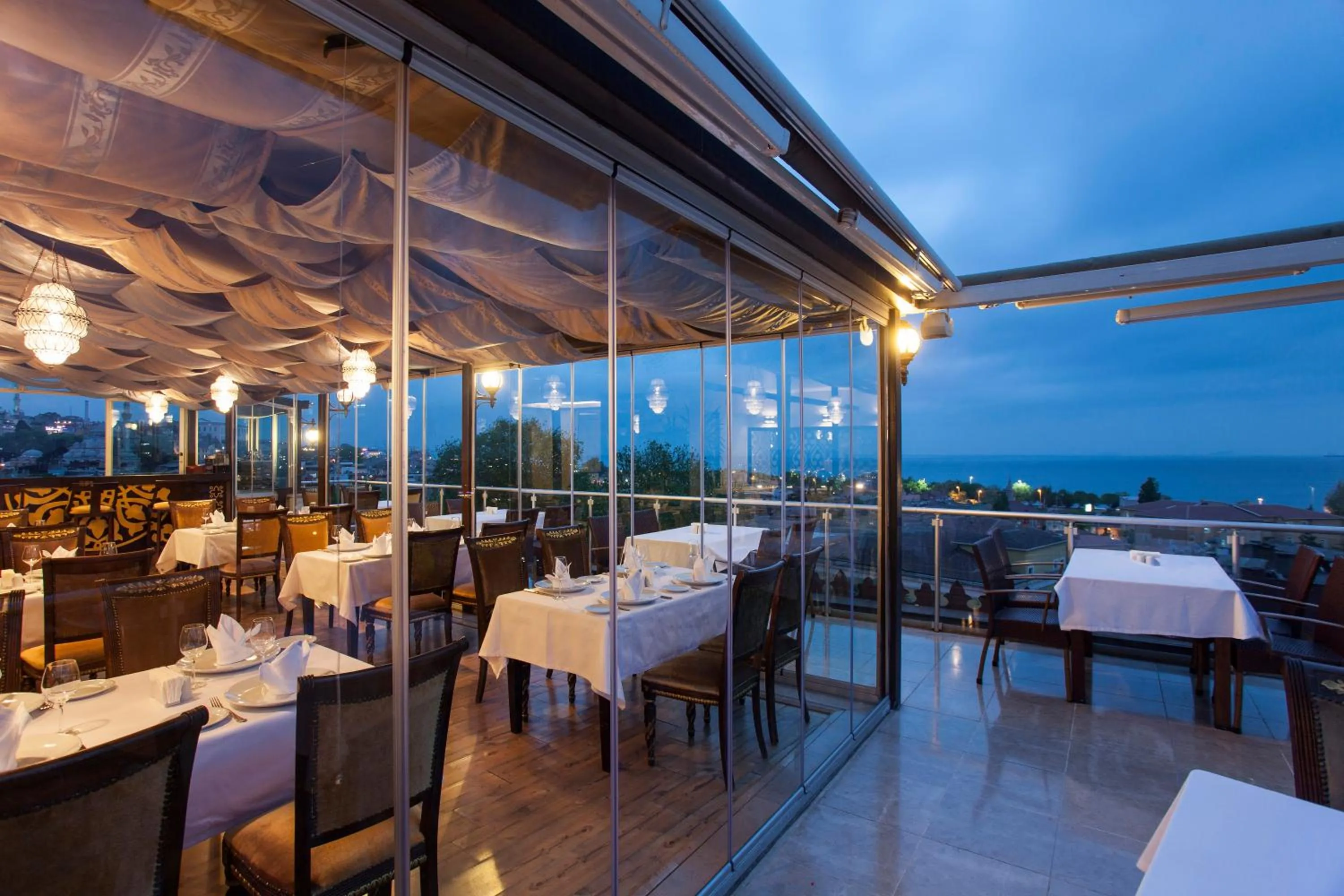 Restaurant/places to eat in Ottoman Hotel Park - Special Category