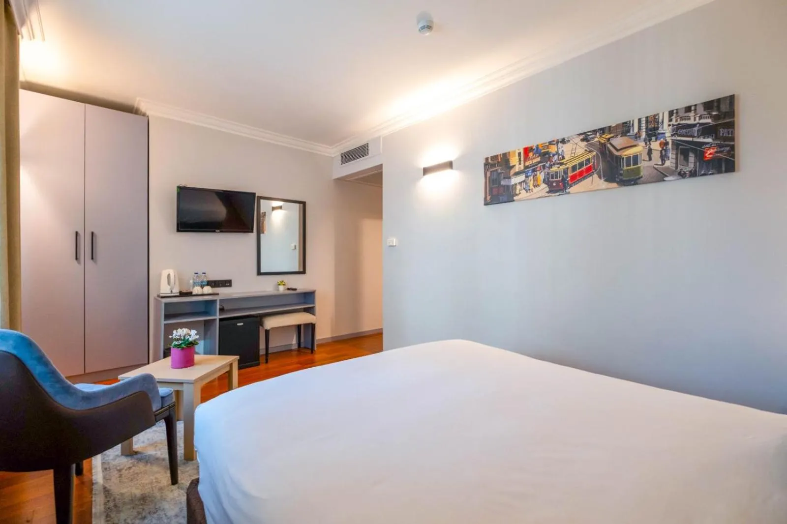 Bedroom, Bed in Marble Hotel