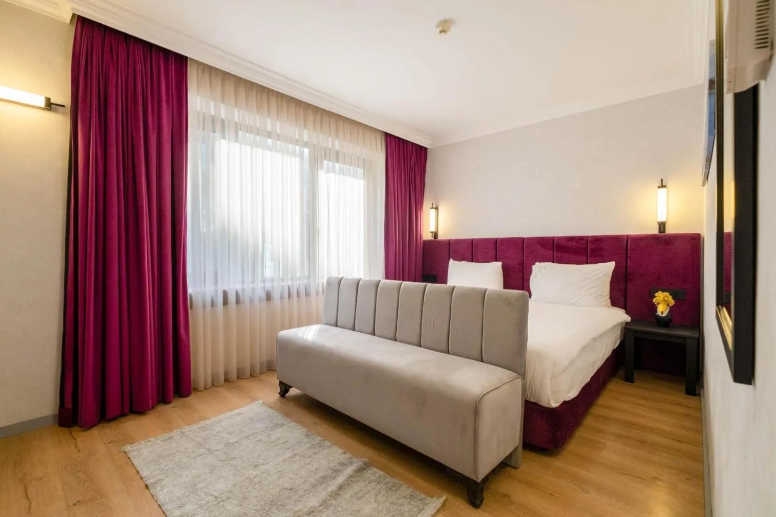 Bedroom, Bed in Marble Hotel