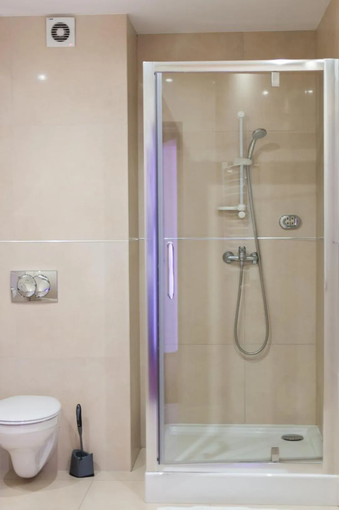 Shower in Hotel Horyzont