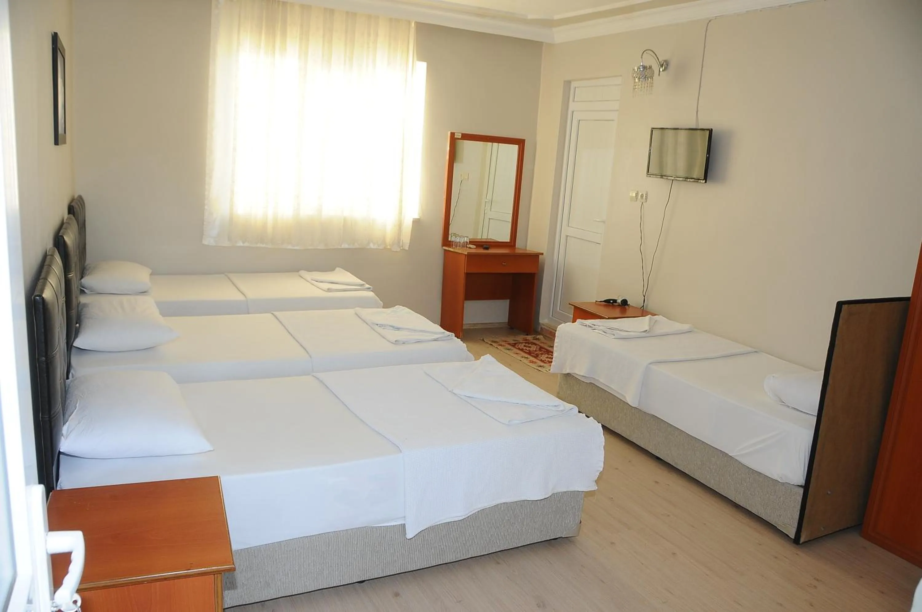 Photo of the whole room, Bed in Hotel Dort Mevsim