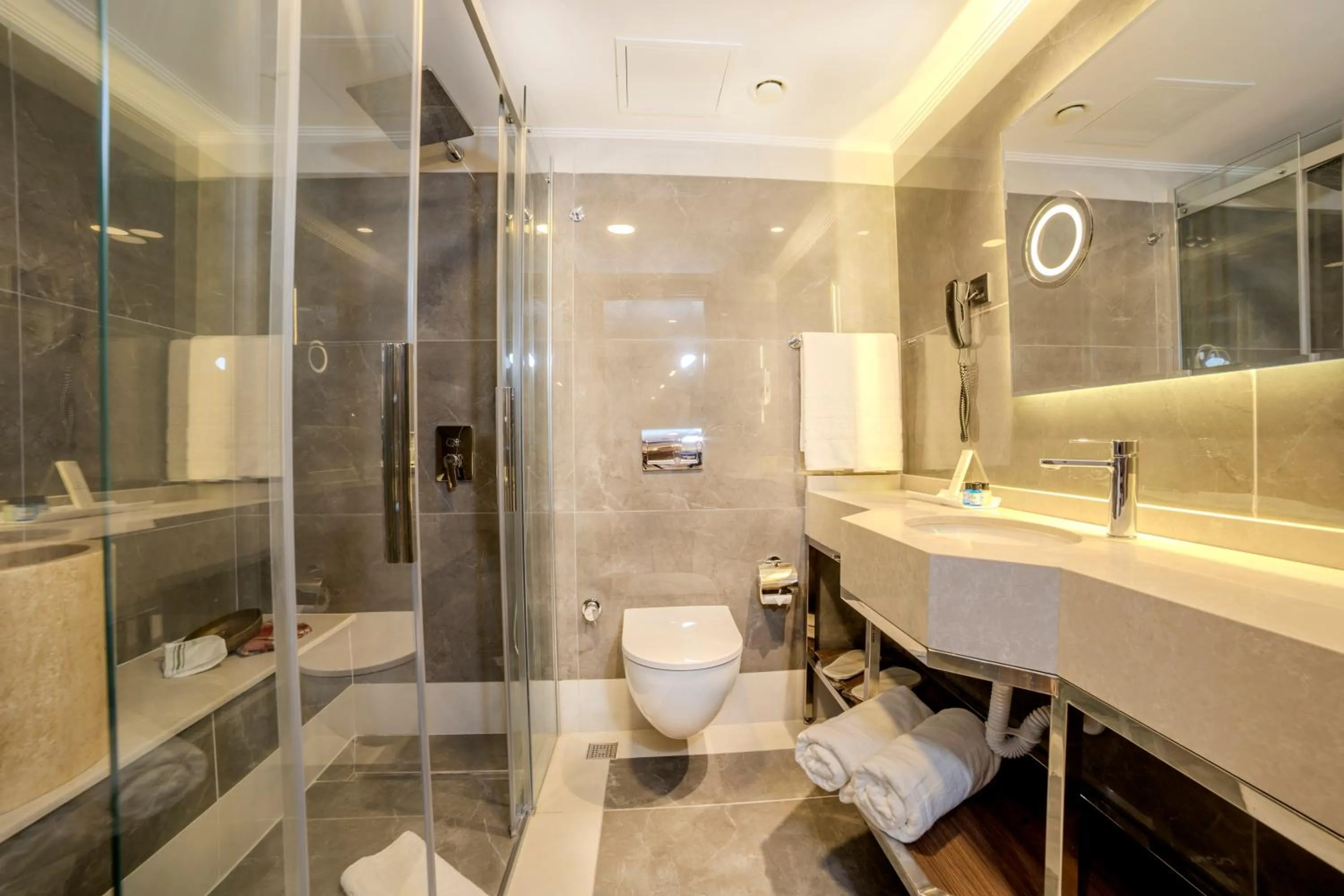 Bathroom in Grand Hilarium Hotel