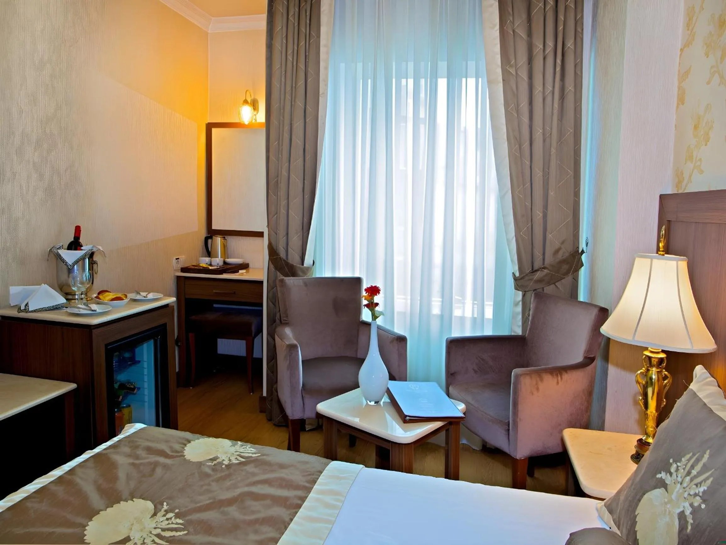 Bedroom, Bed in Grand Hilarium Hotel