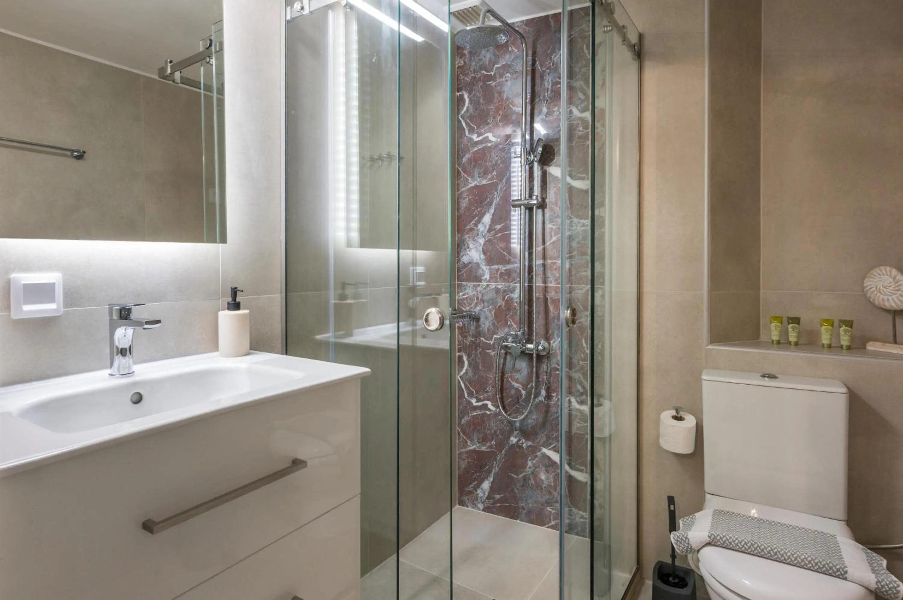 Shower in Porto Orion Studios