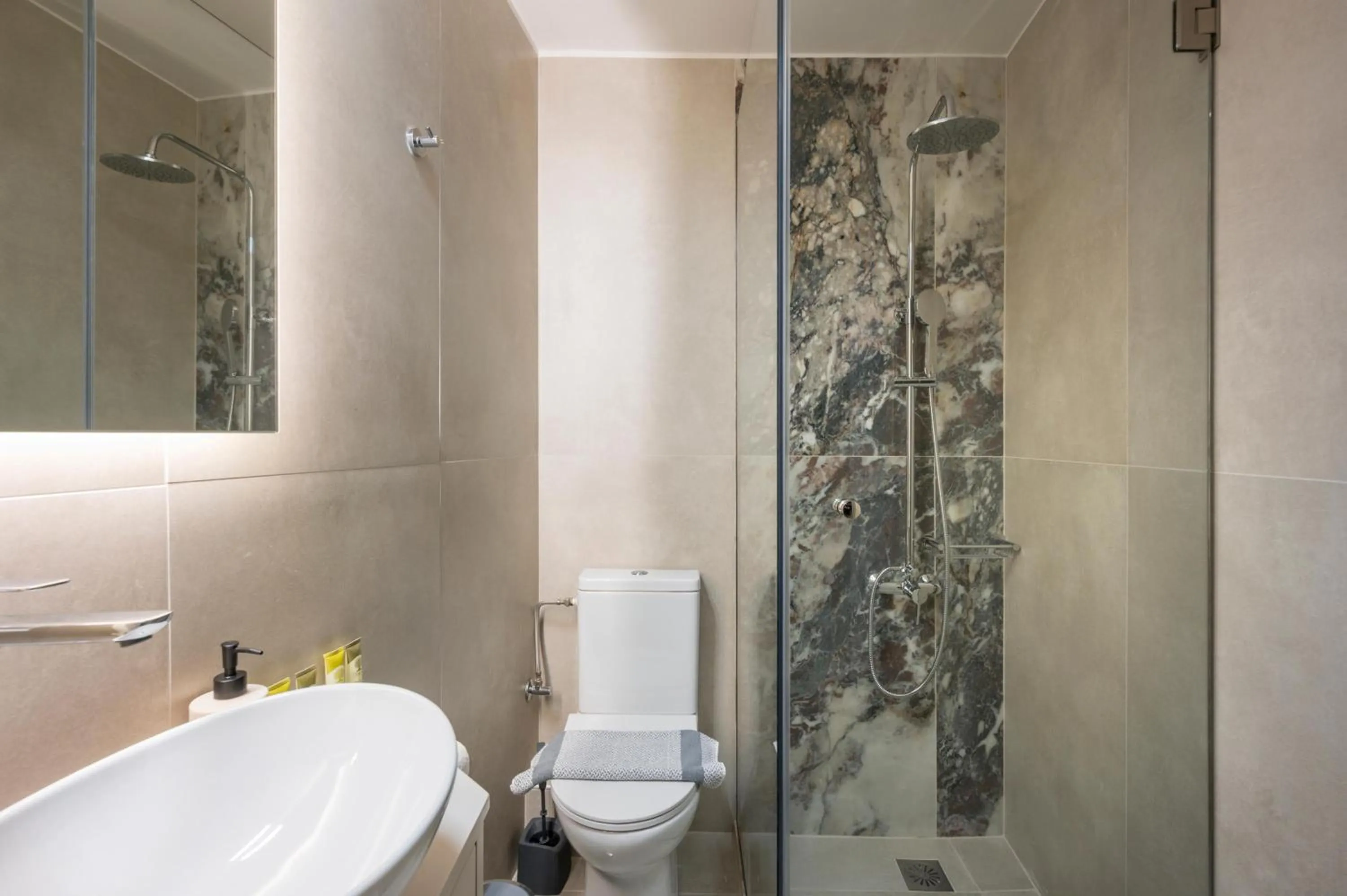 Shower in Porto Orion Studios