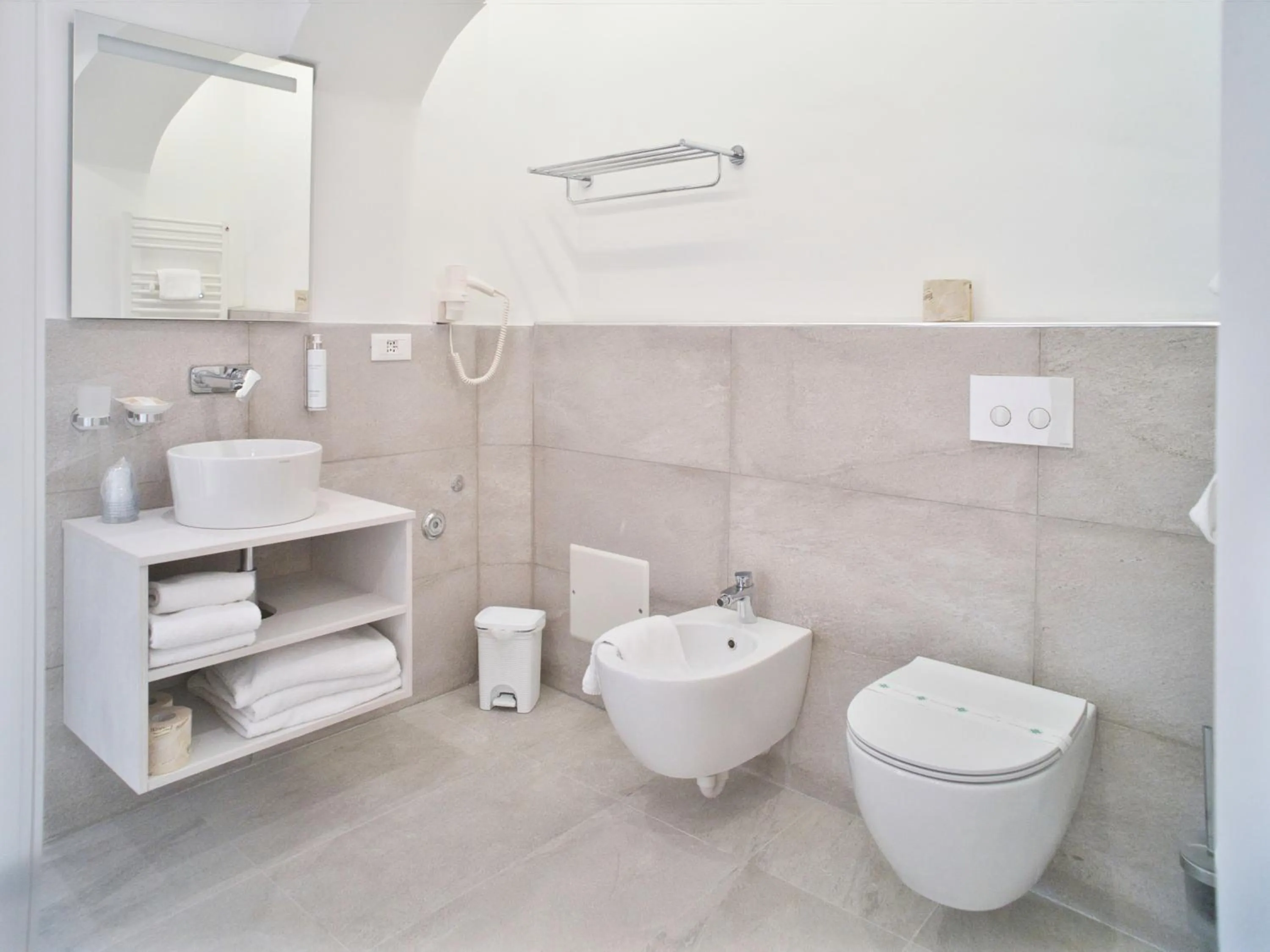 Toilet in Hotel Medusa