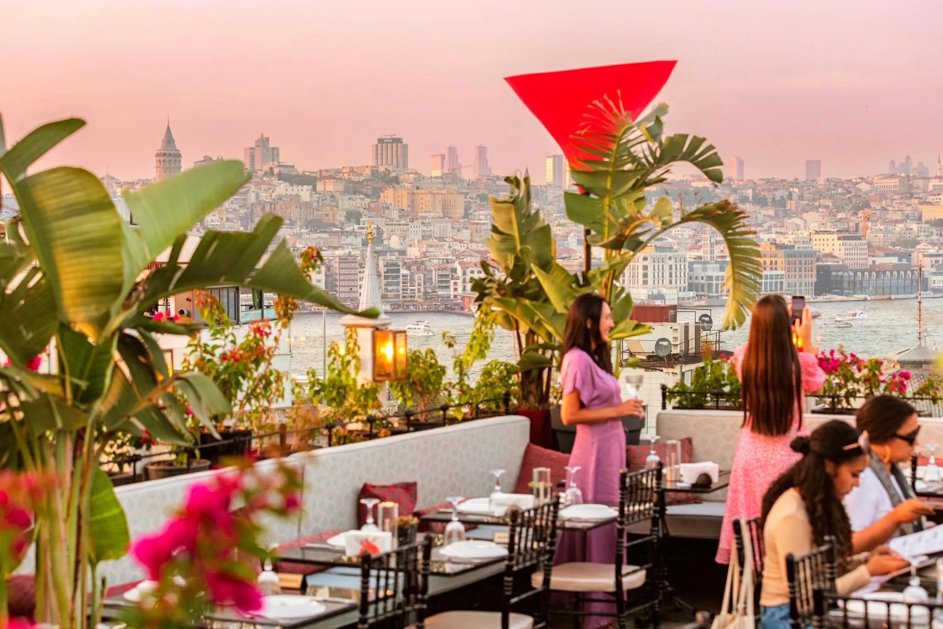 Restaurant/places to eat in Seres Hotel Old City