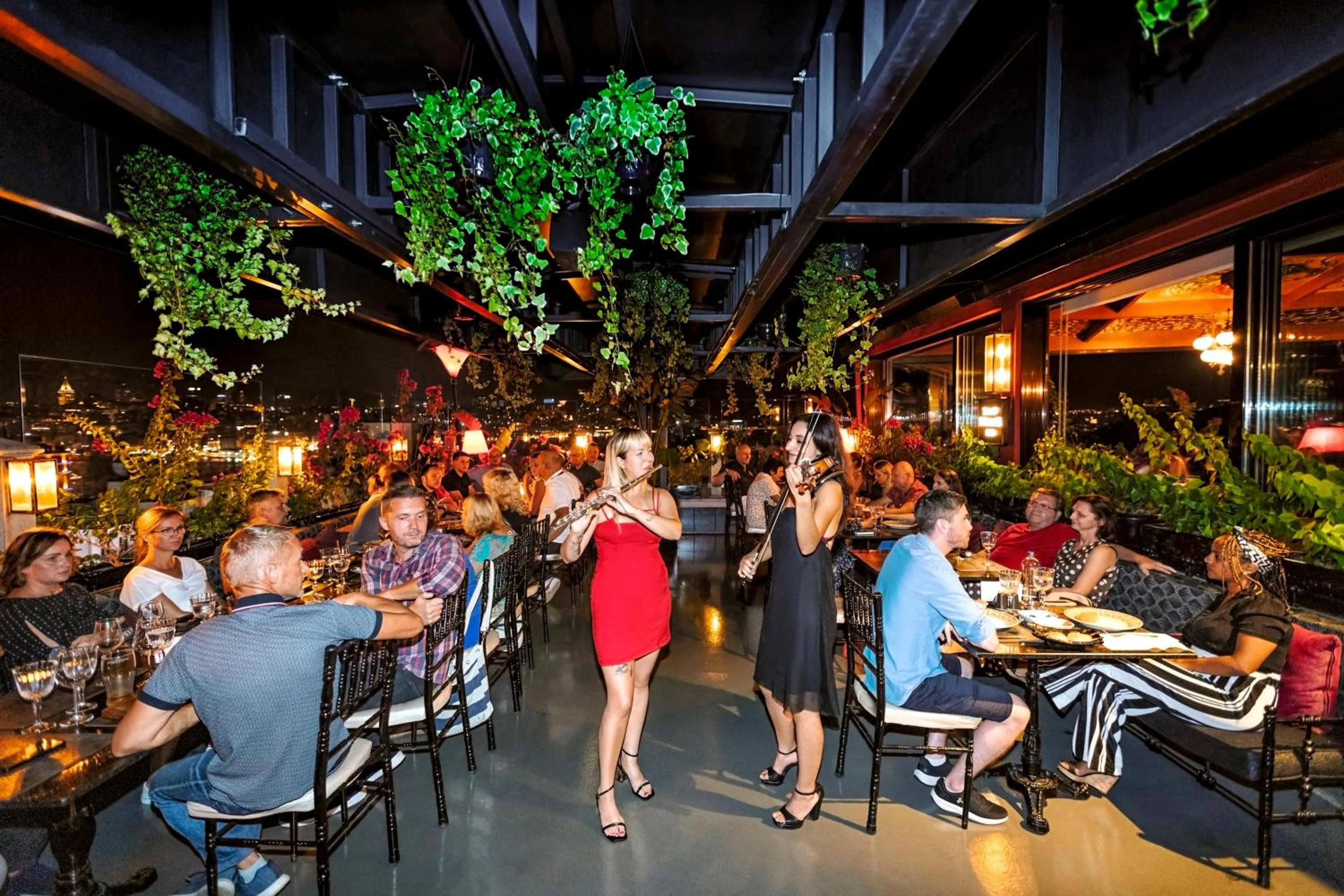 Restaurant/places to eat in Seres Hotel Old City