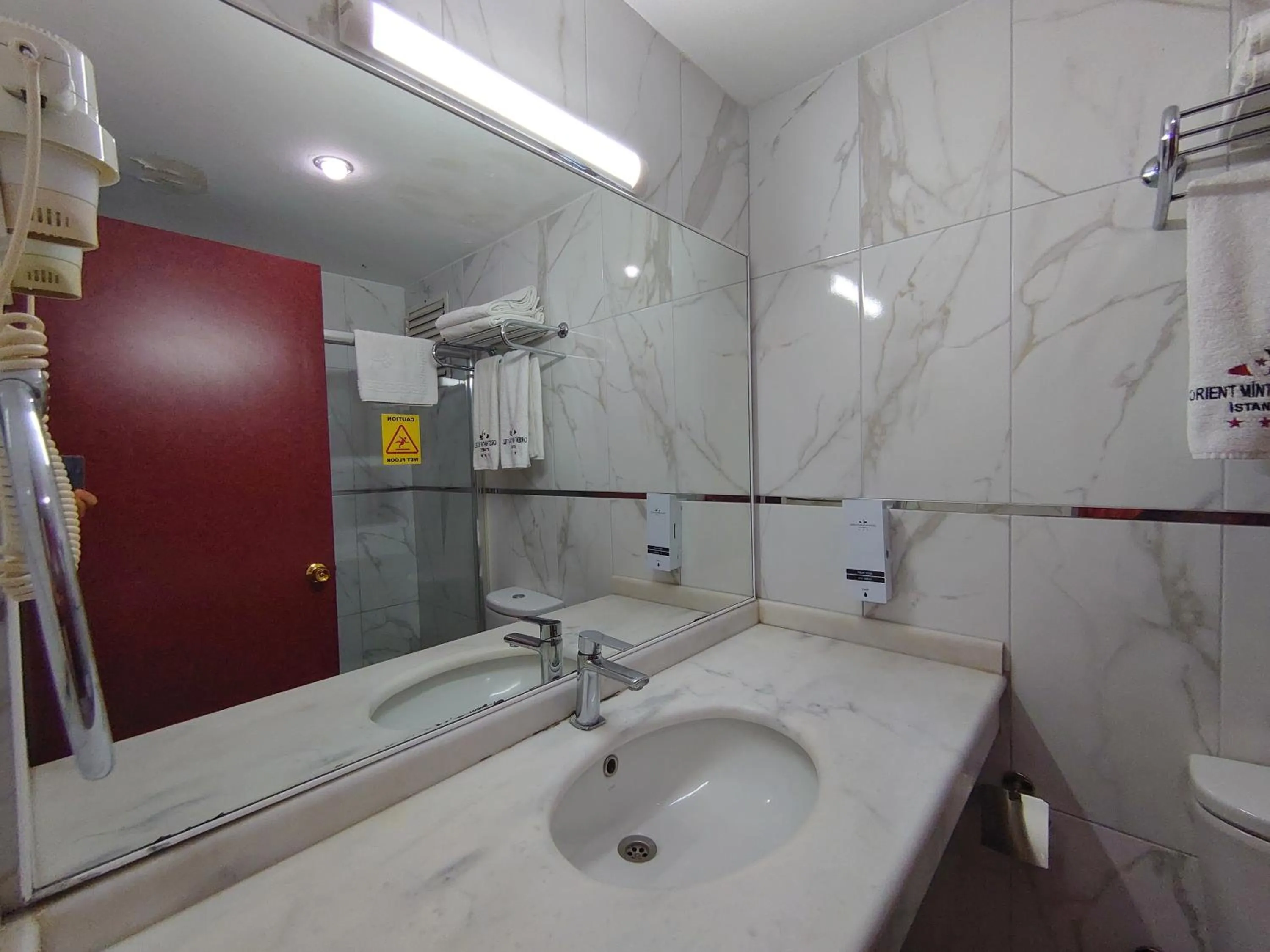 Bathroom in Orient Mintur Hotel