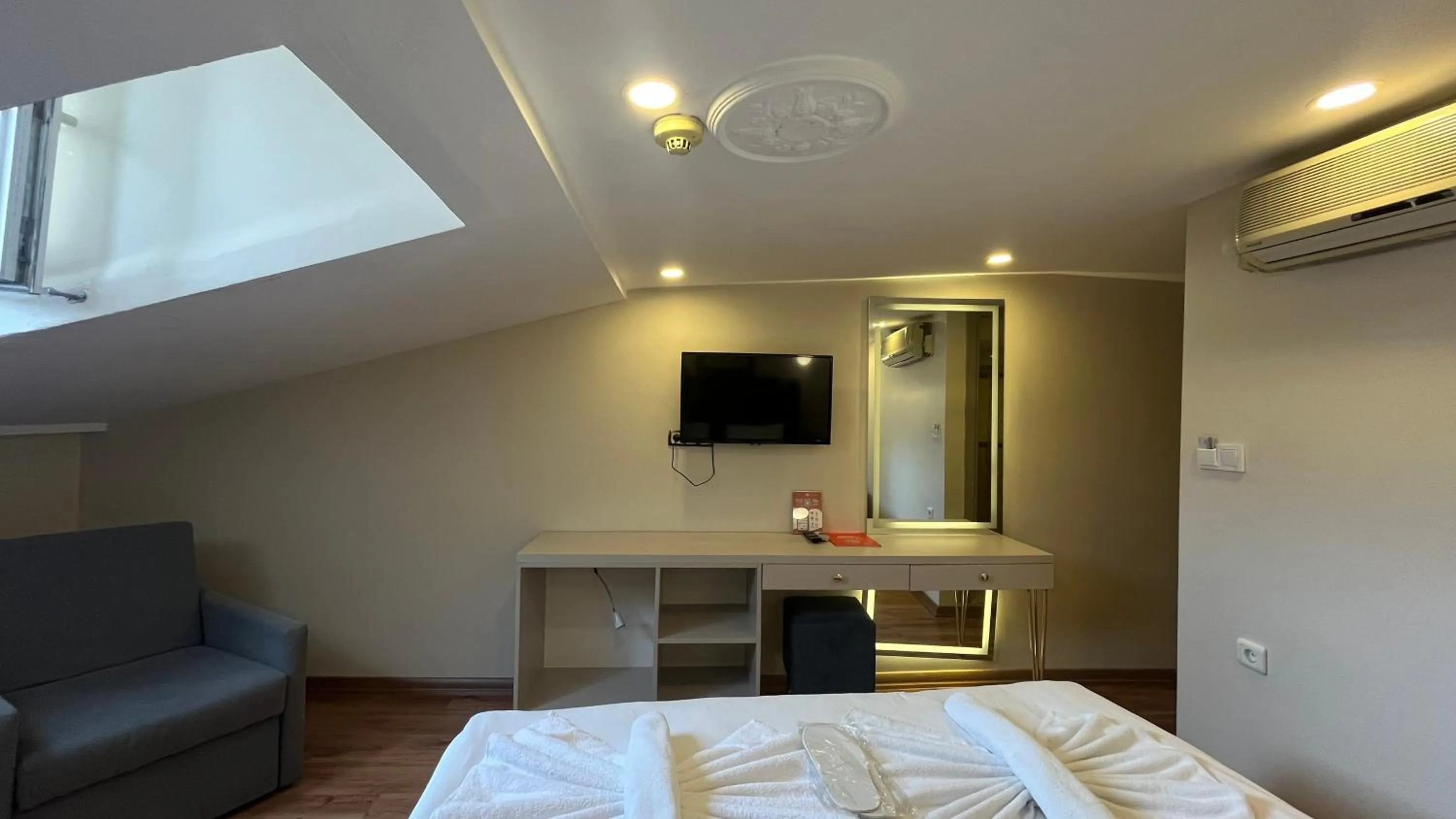 Bed in Hotel Tulip House