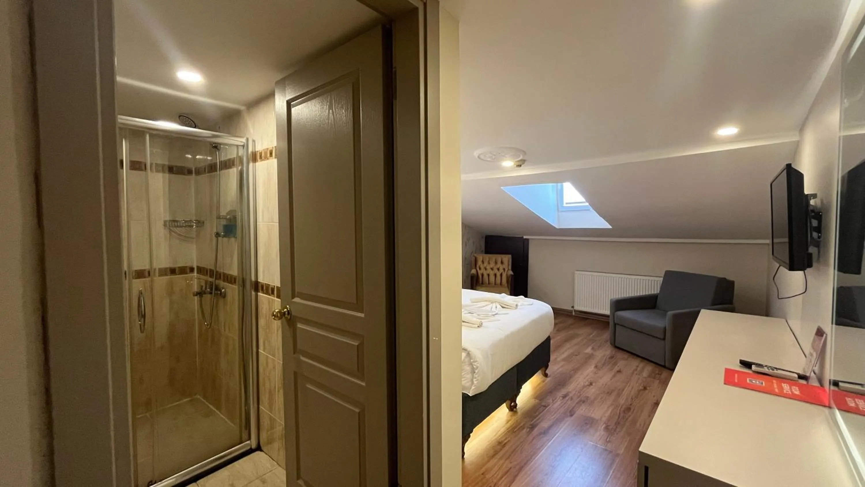 Bed in Hotel Tulip House