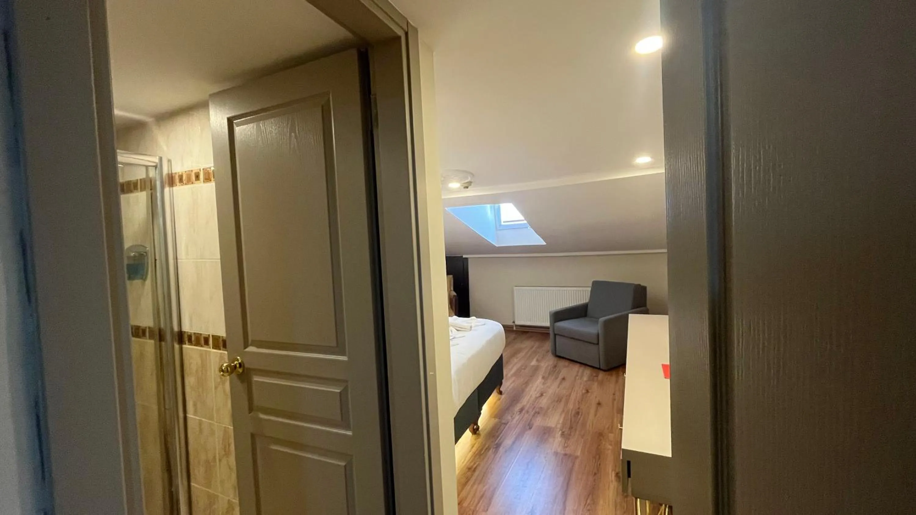 Bed in Hotel Tulip House