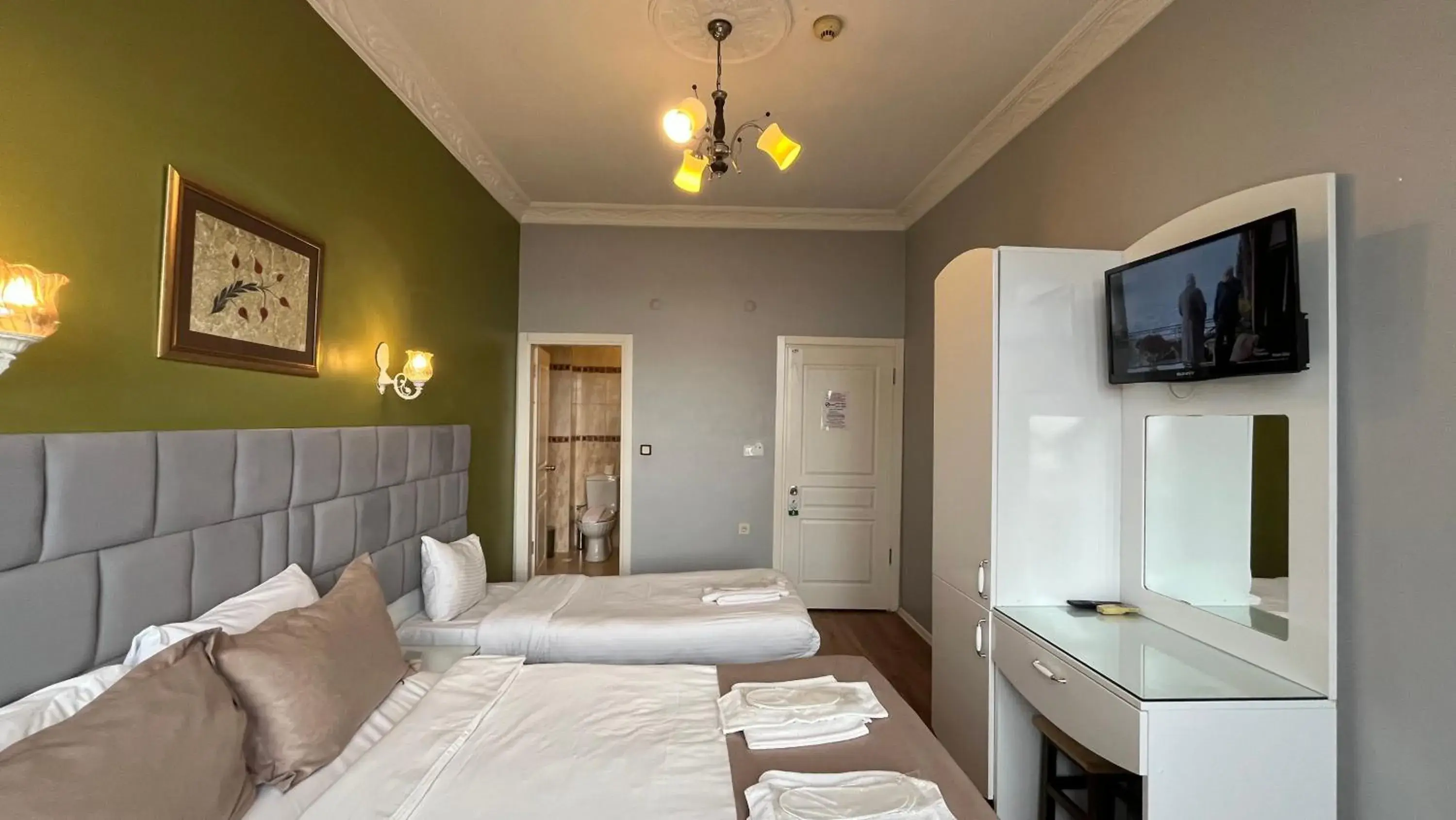 Deluxe Triple Room with Sea View in Hotel Tulip House Deluxe Triple Room with Sea View in Hotel Tulip House