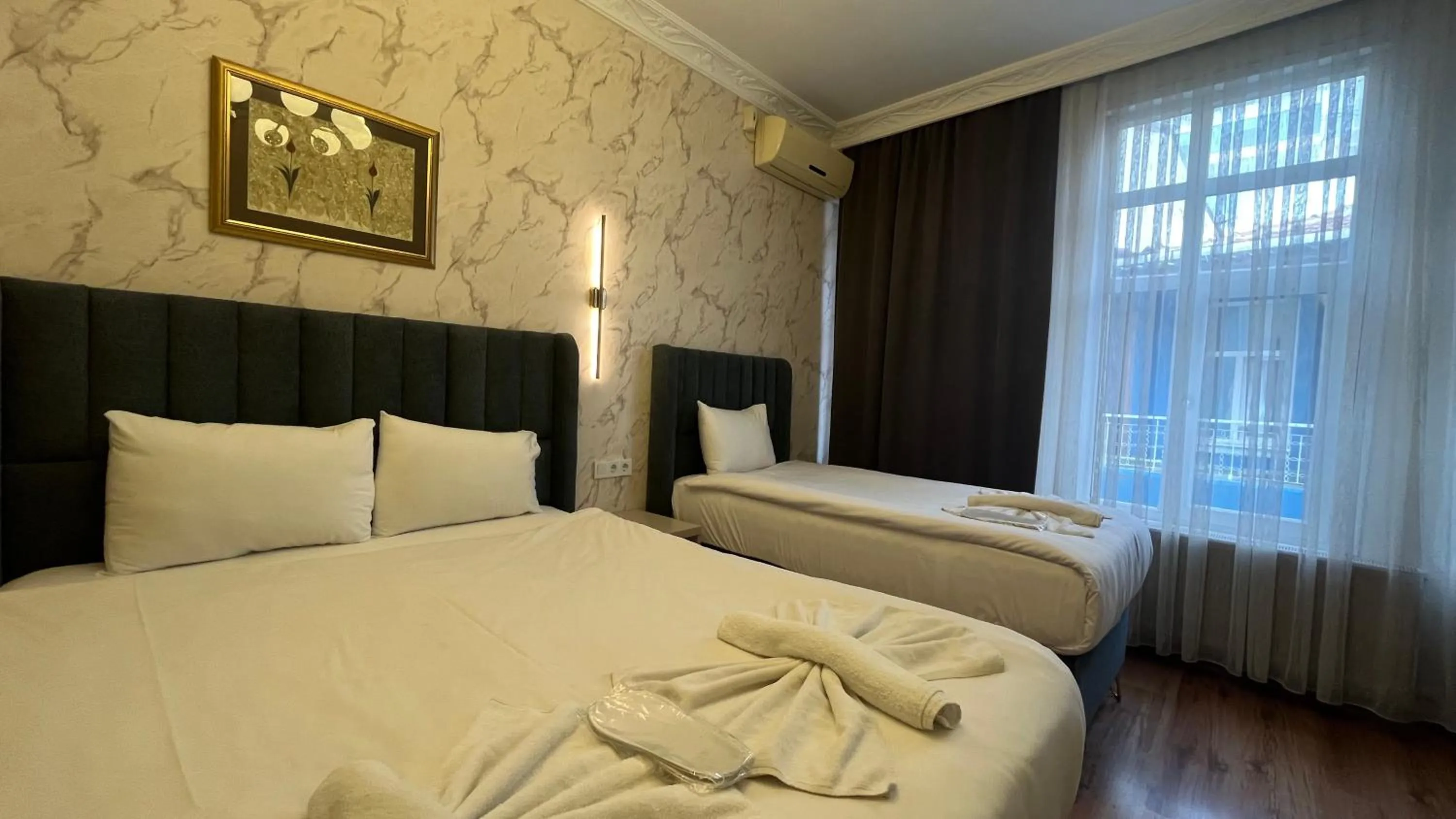 Bed in Hotel Tulip House