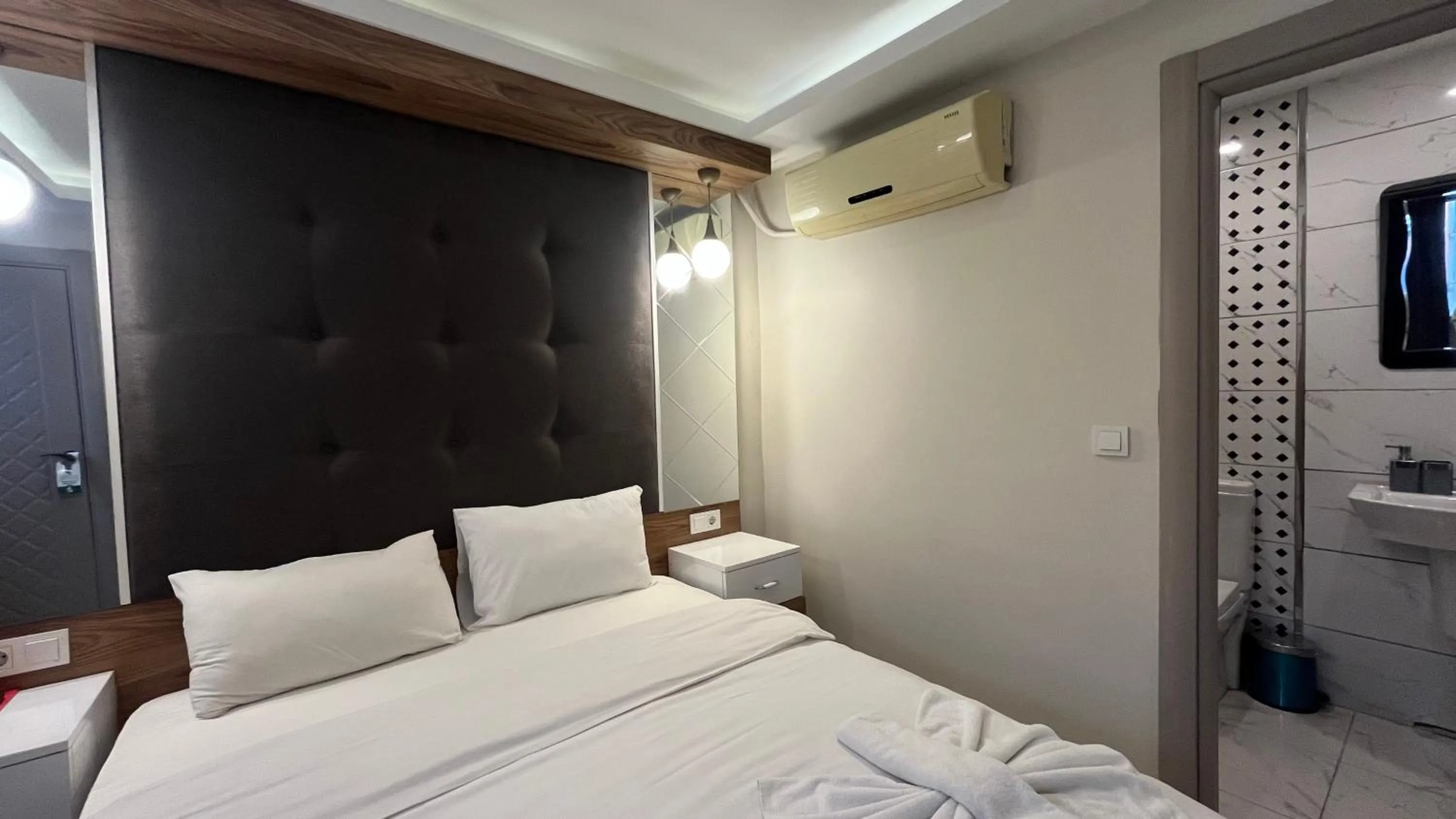 Bed in Hotel Tulip House