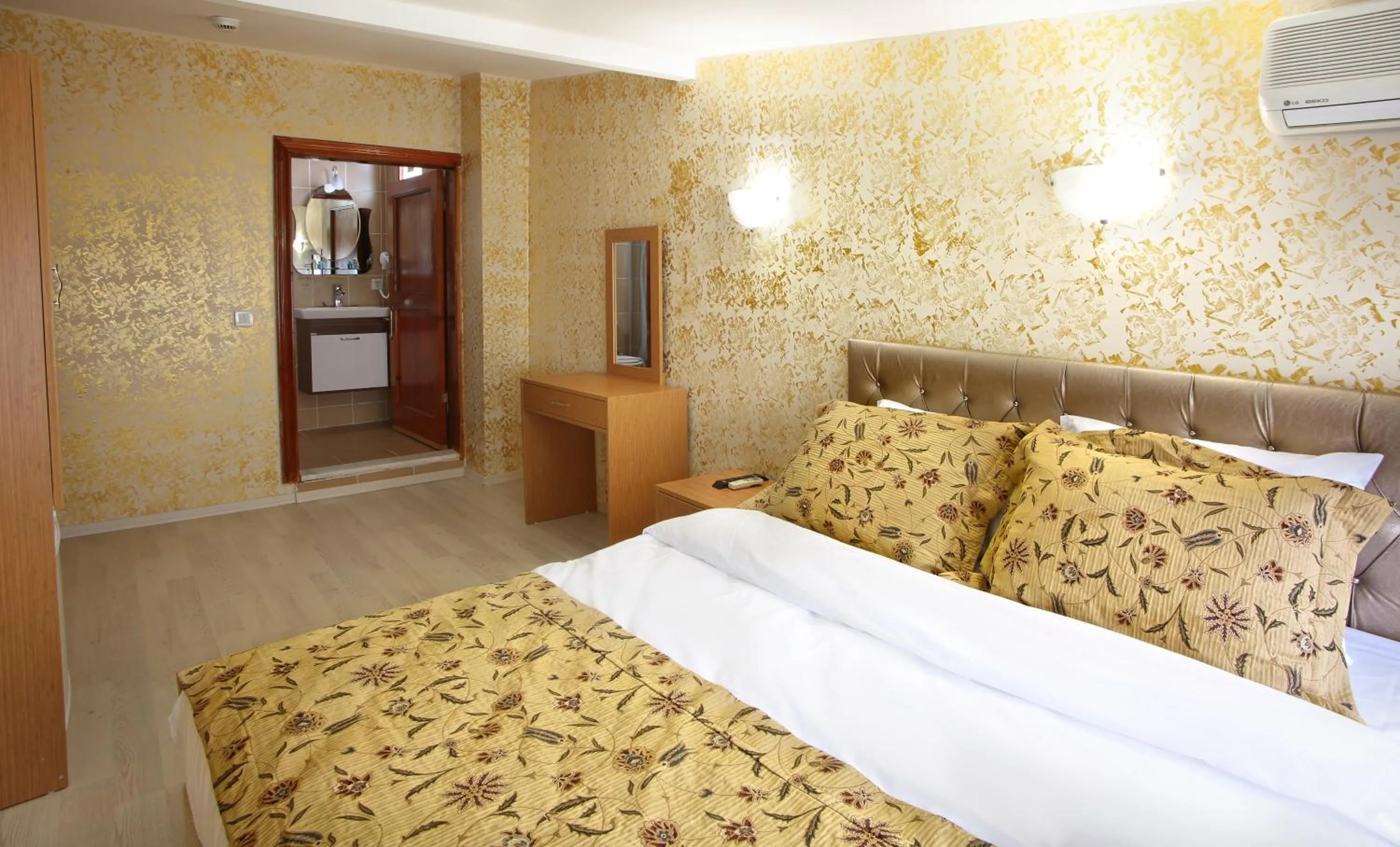 Photo of the whole room, Bed in Theodian Hotel