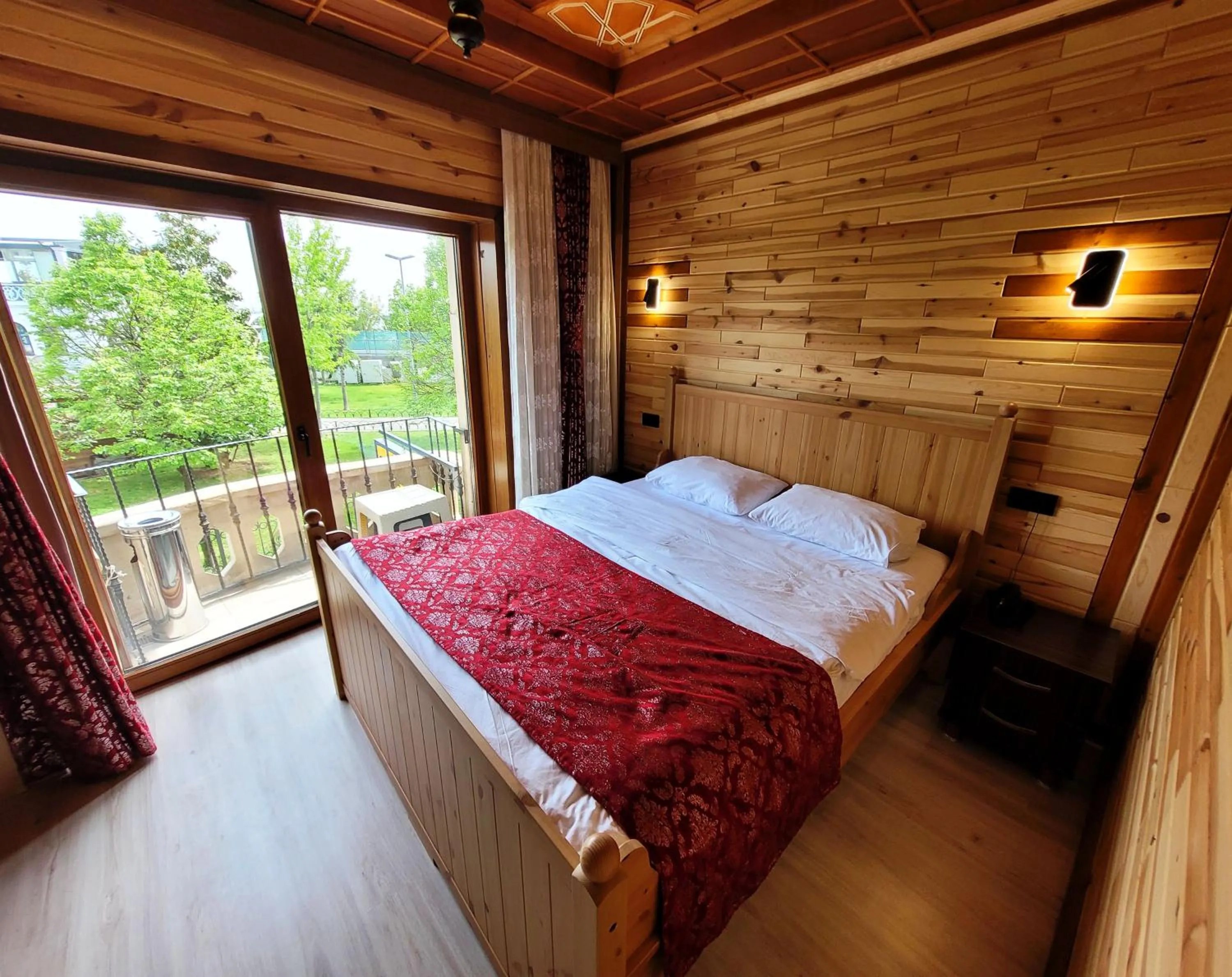 Photo of the whole room, Bed in Saruhan Hotel