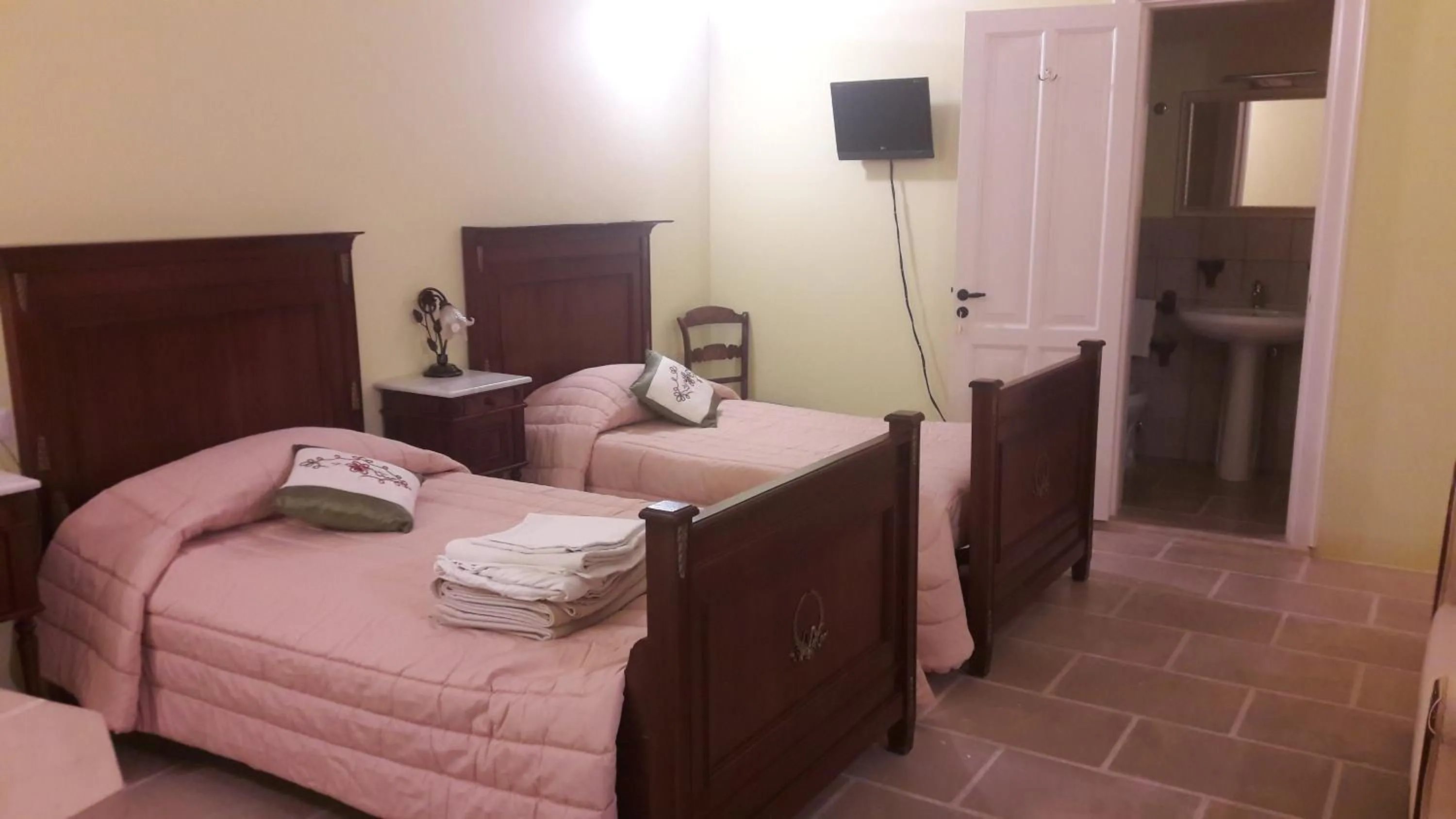 Photo of the whole room, Bed in Palazzo Mellacqua