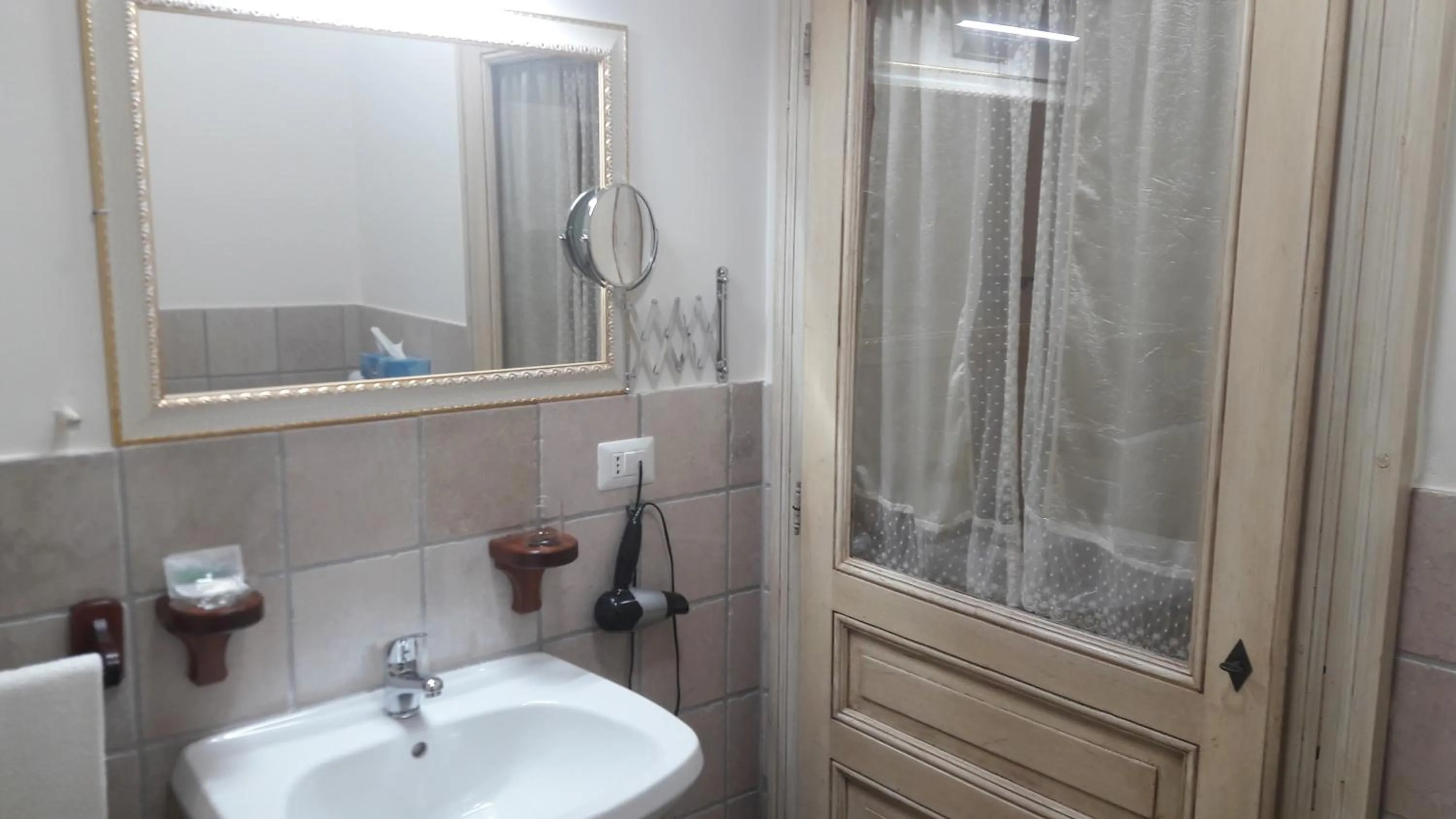 Bathroom in Palazzo Mellacqua