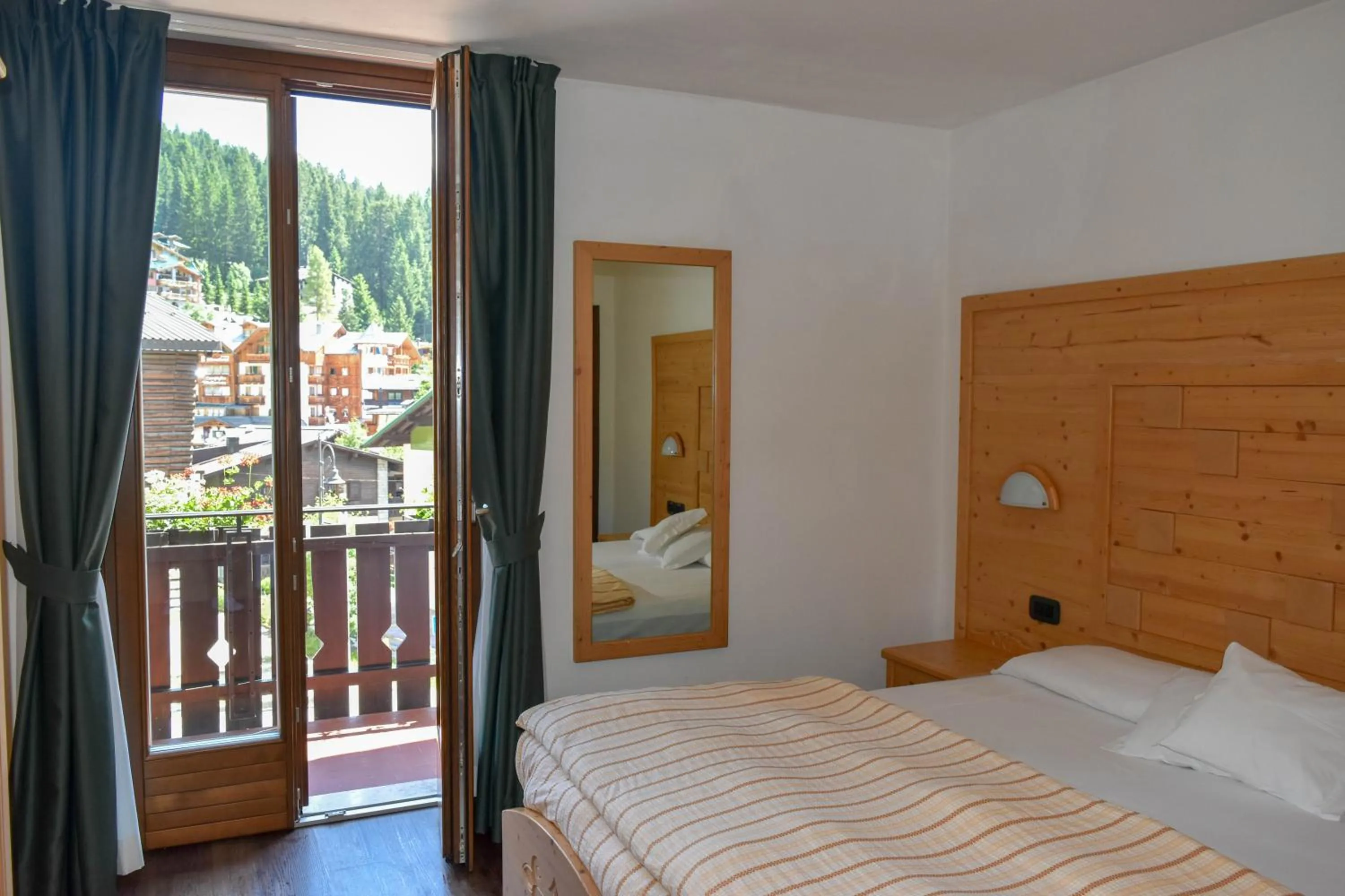 City view, Bed in Hotel Europa