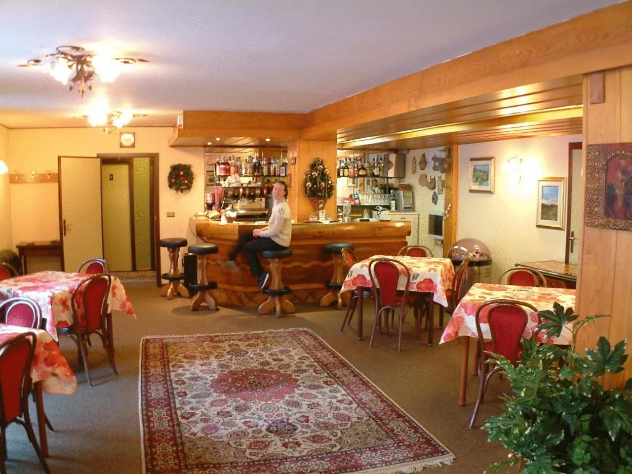 Restaurant/places to eat in Hotel Europa