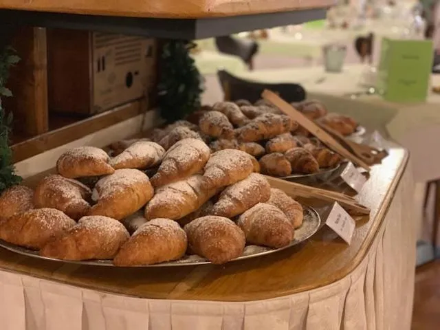 Restaurant/places to eat in Hotel Europa