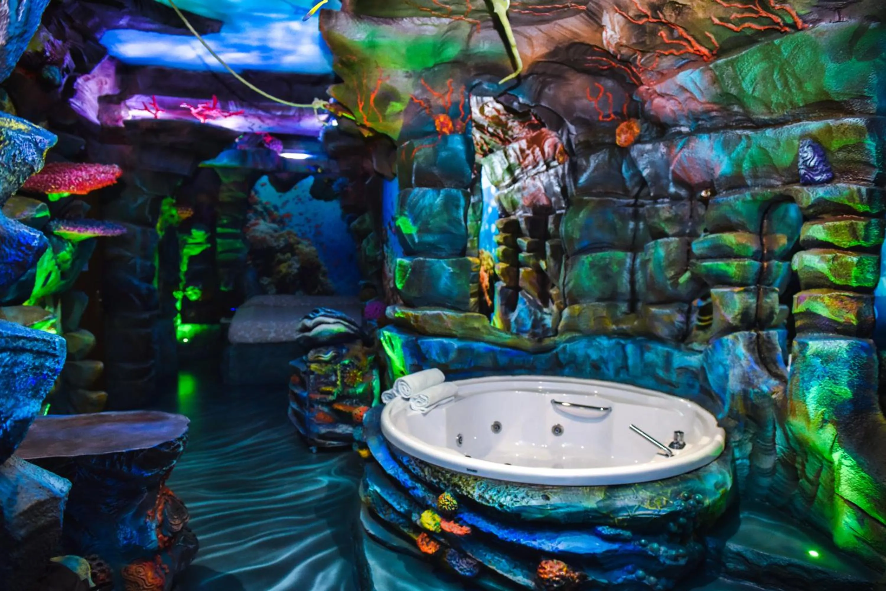 Hot Tub in Hotel Carosello