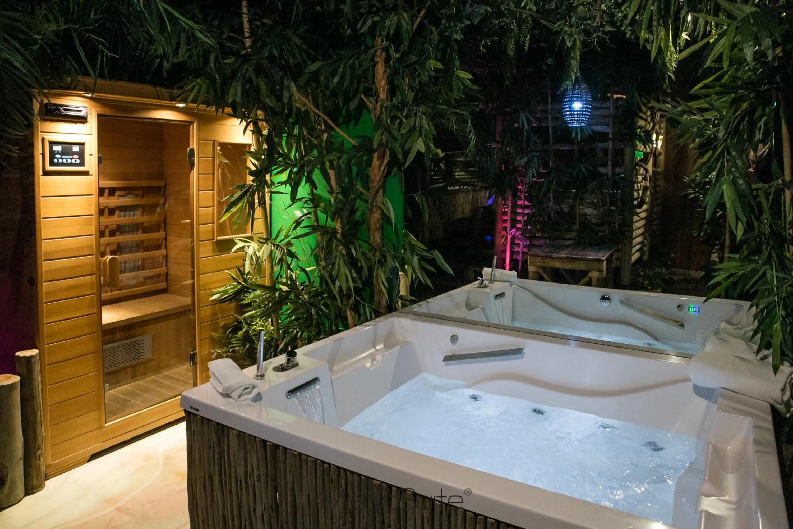 Hot Tub in Hotel Carosello