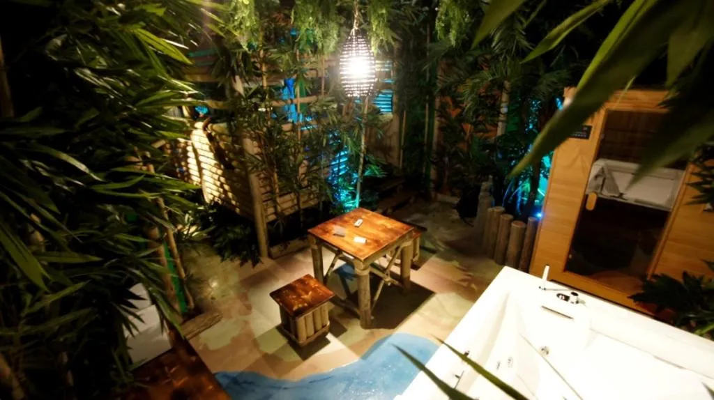 Hot Tub in Hotel Carosello