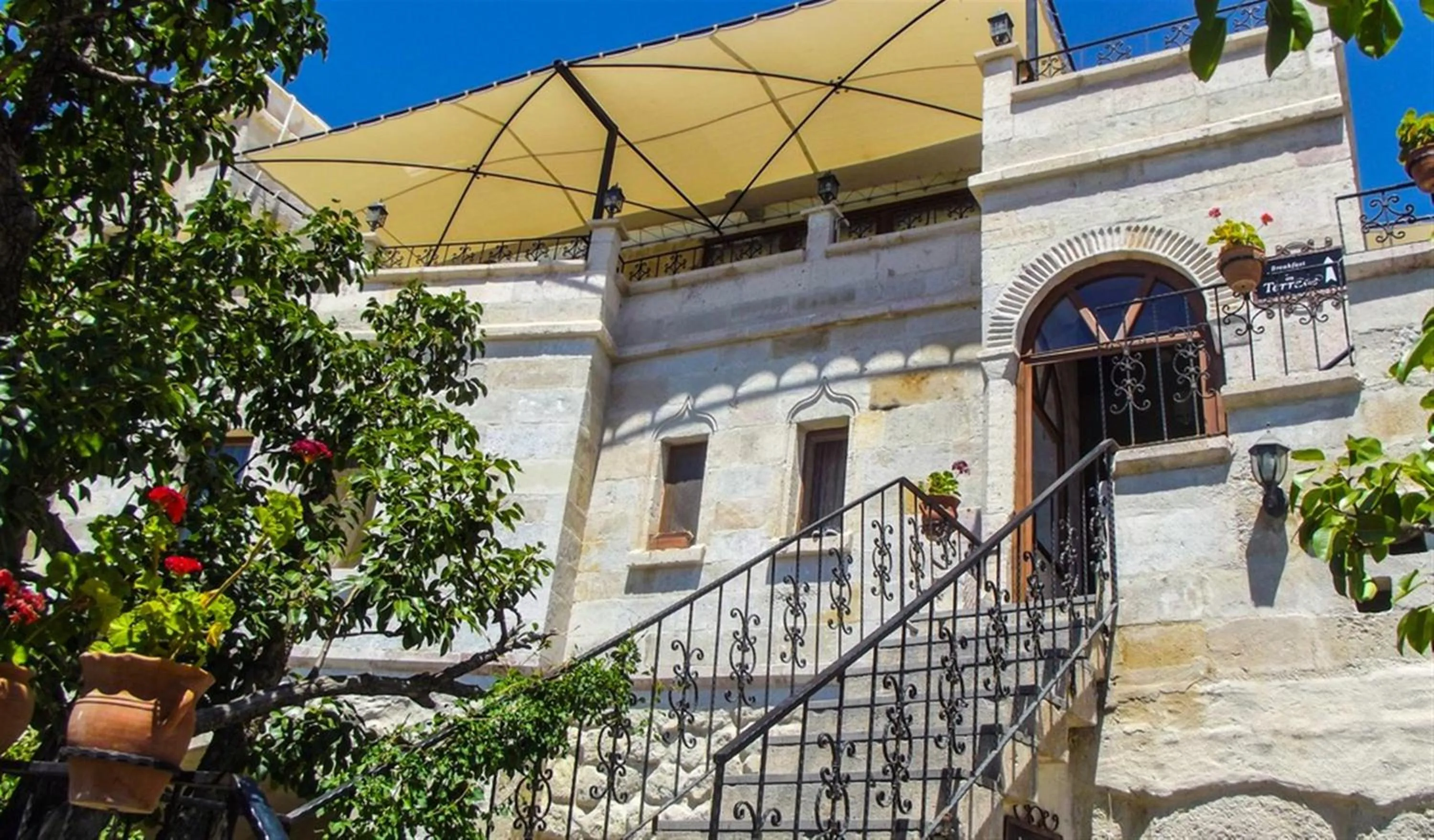 Facade/entrance in Elysee Cave House