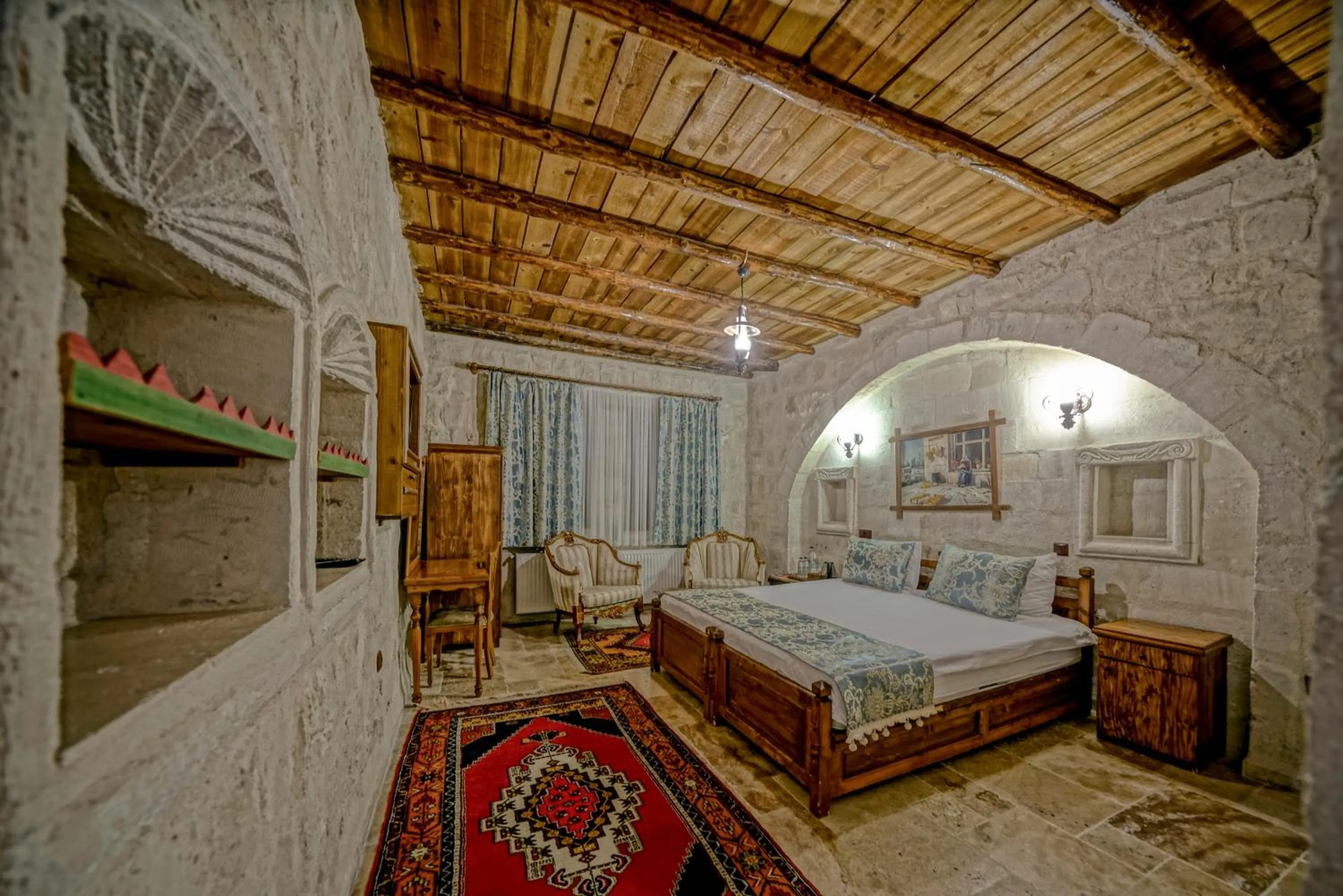 Photo of the whole room, Bed in Elysee Cave House