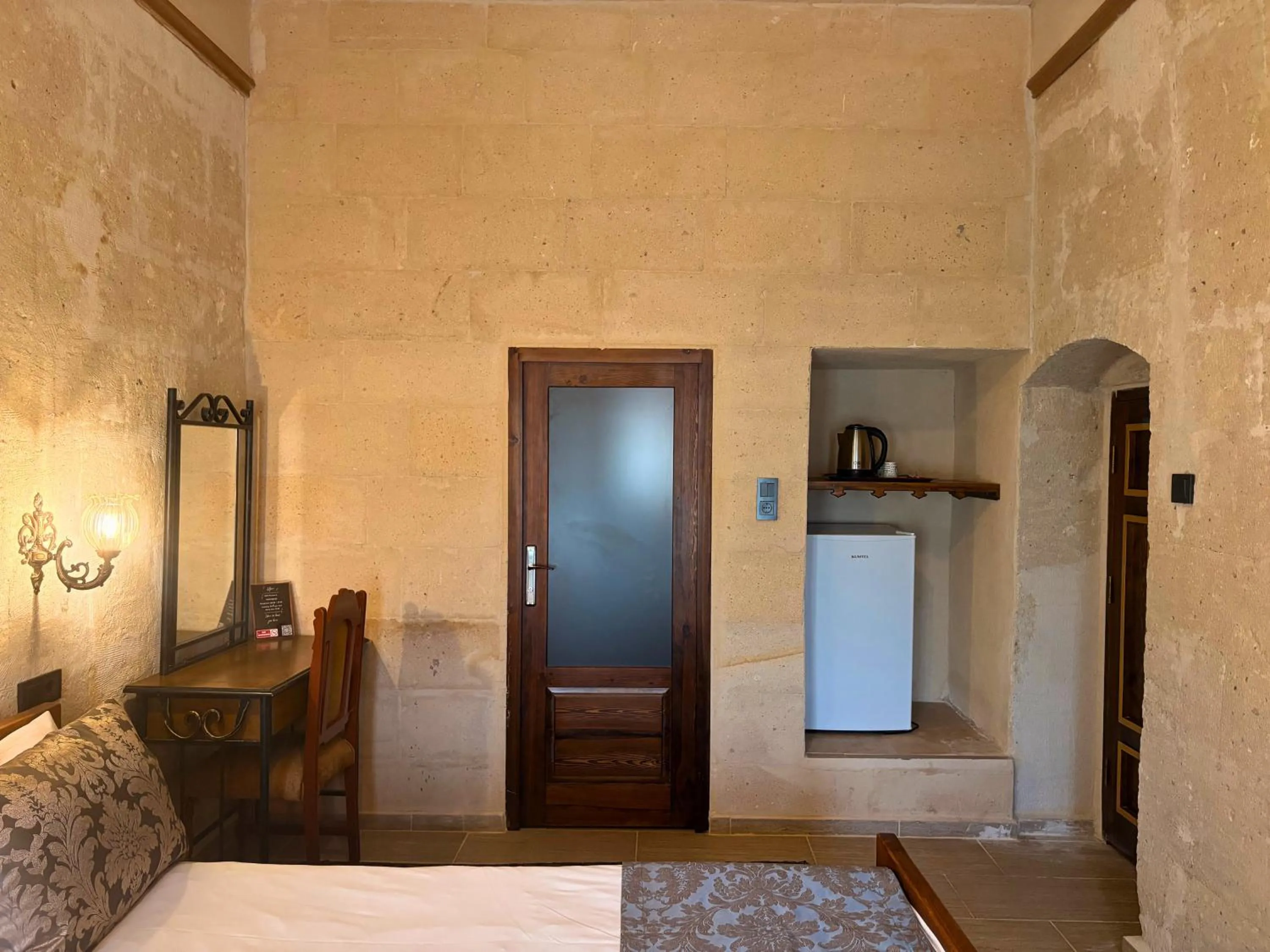 wardrobe, Bed in Elysee Cave House