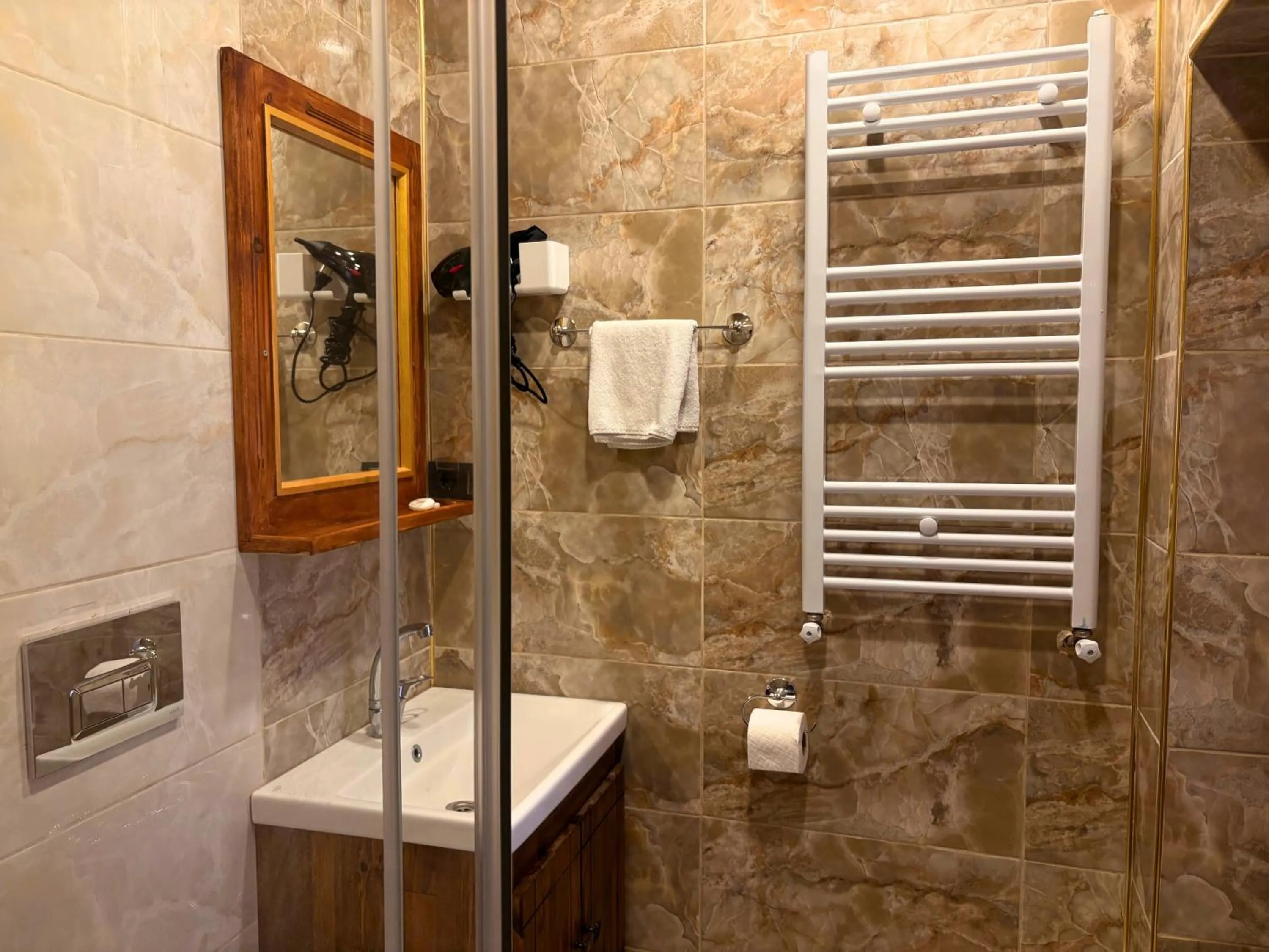 Shower in Elysee Cave House