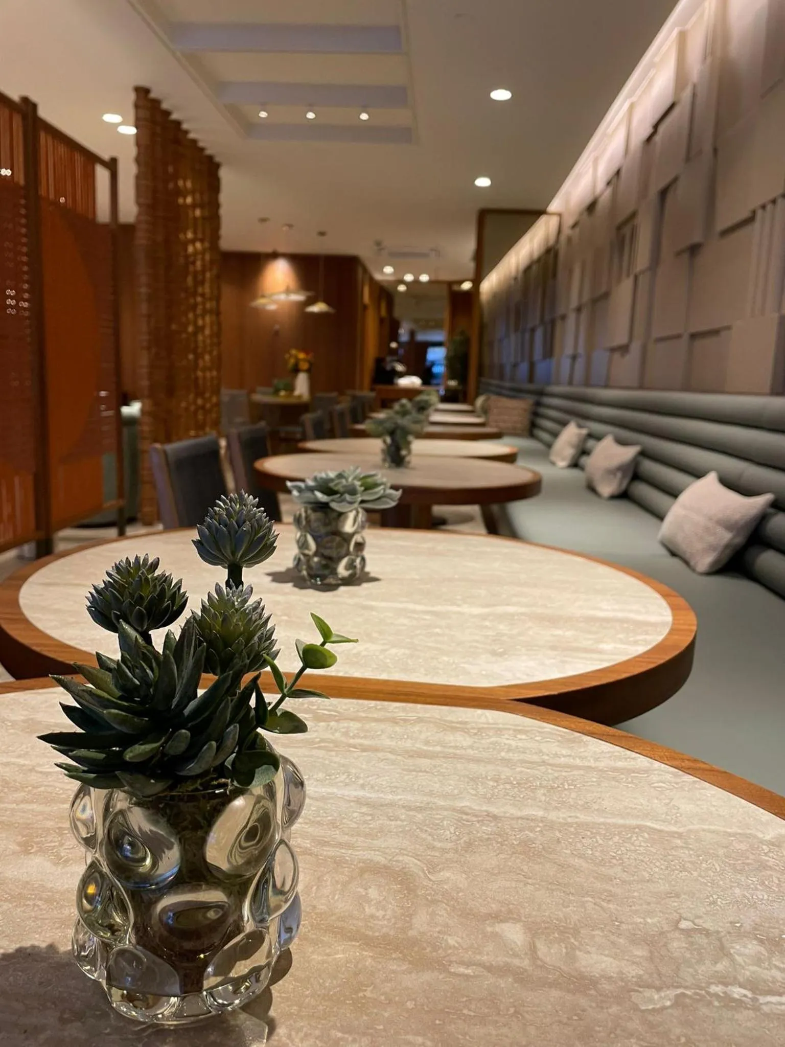 Restaurant/places to eat in Housez Suites & Apartments Special Class