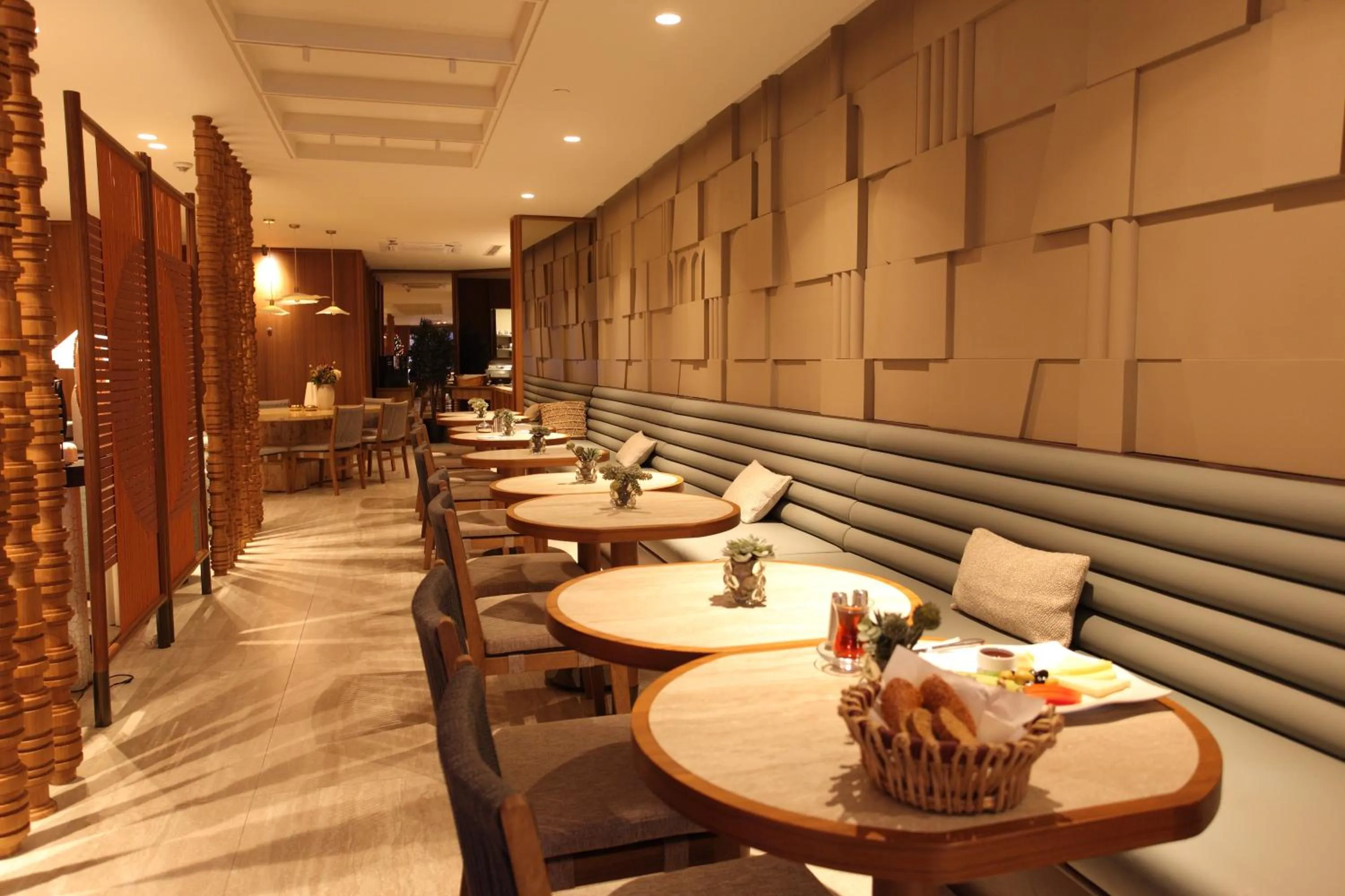 Food in Housez Suites & Apartments Special Class