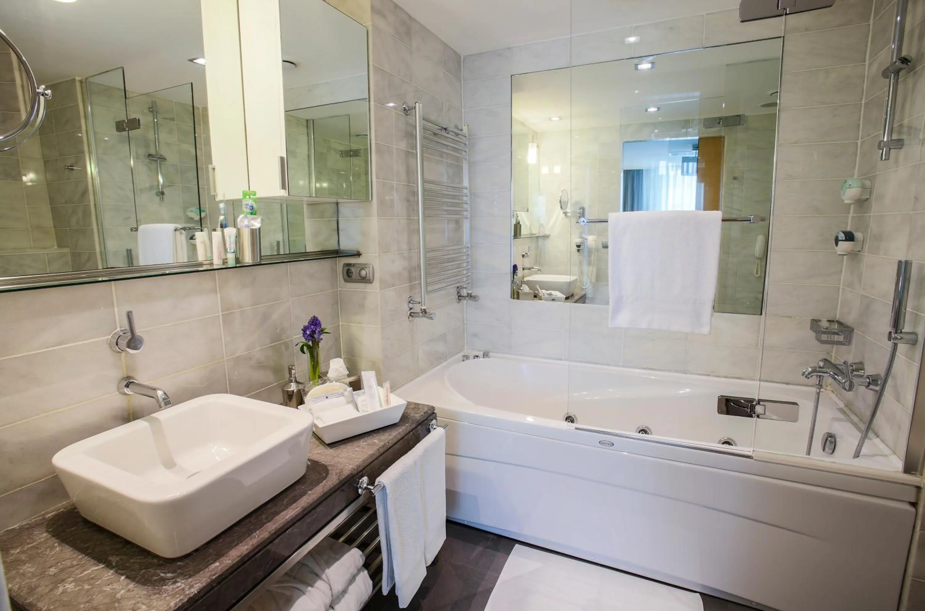 Bathroom in Housez Suites & Apartments Special Class