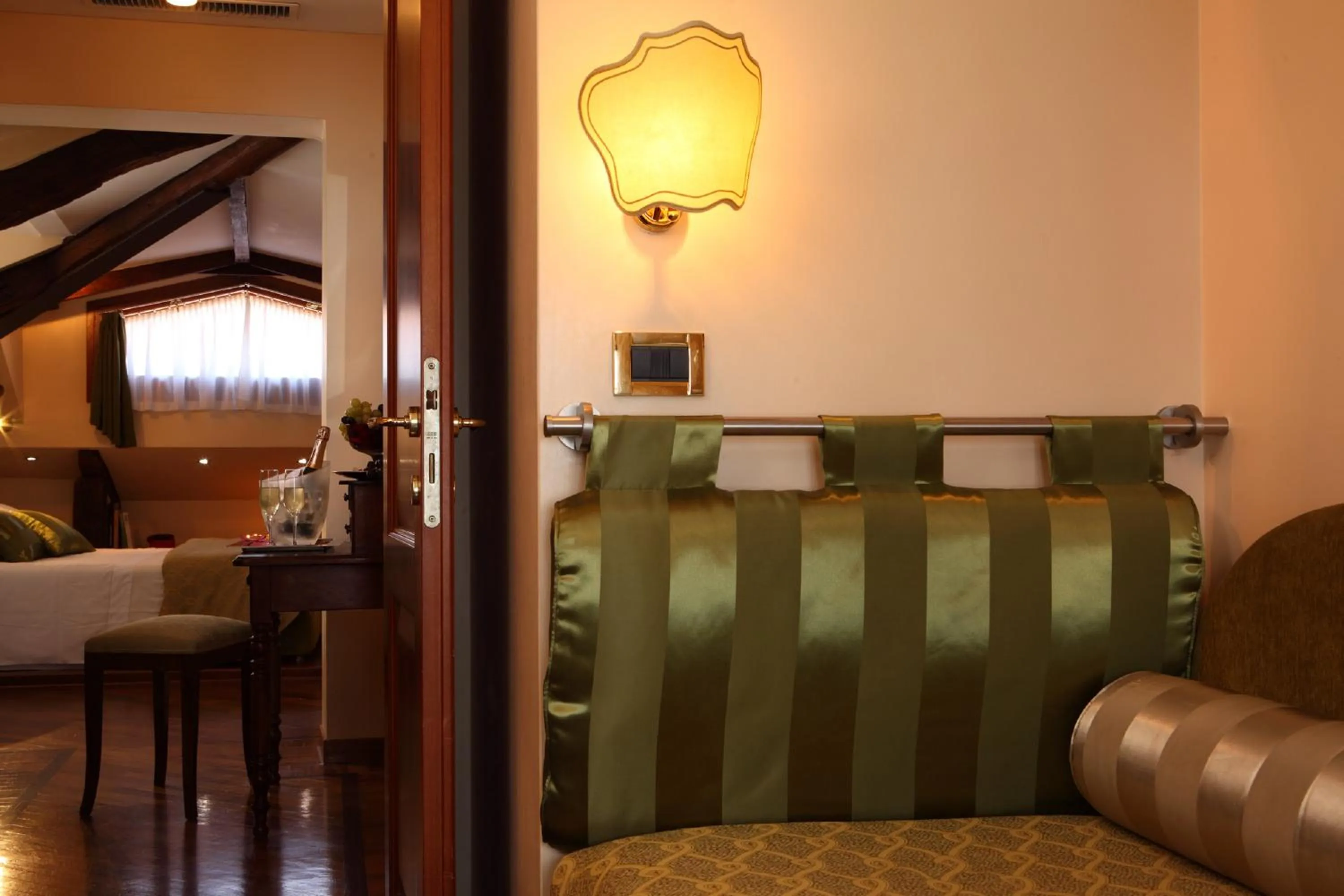 Bedroom in Pensione Accademia - Villa Maravege