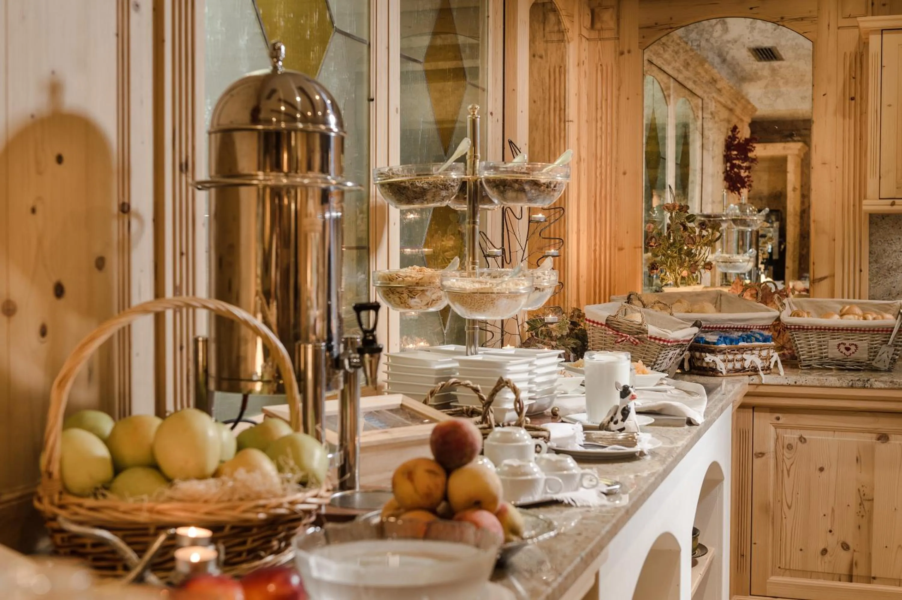 Restaurant/places to eat in Sporthotel Romantic Plaza